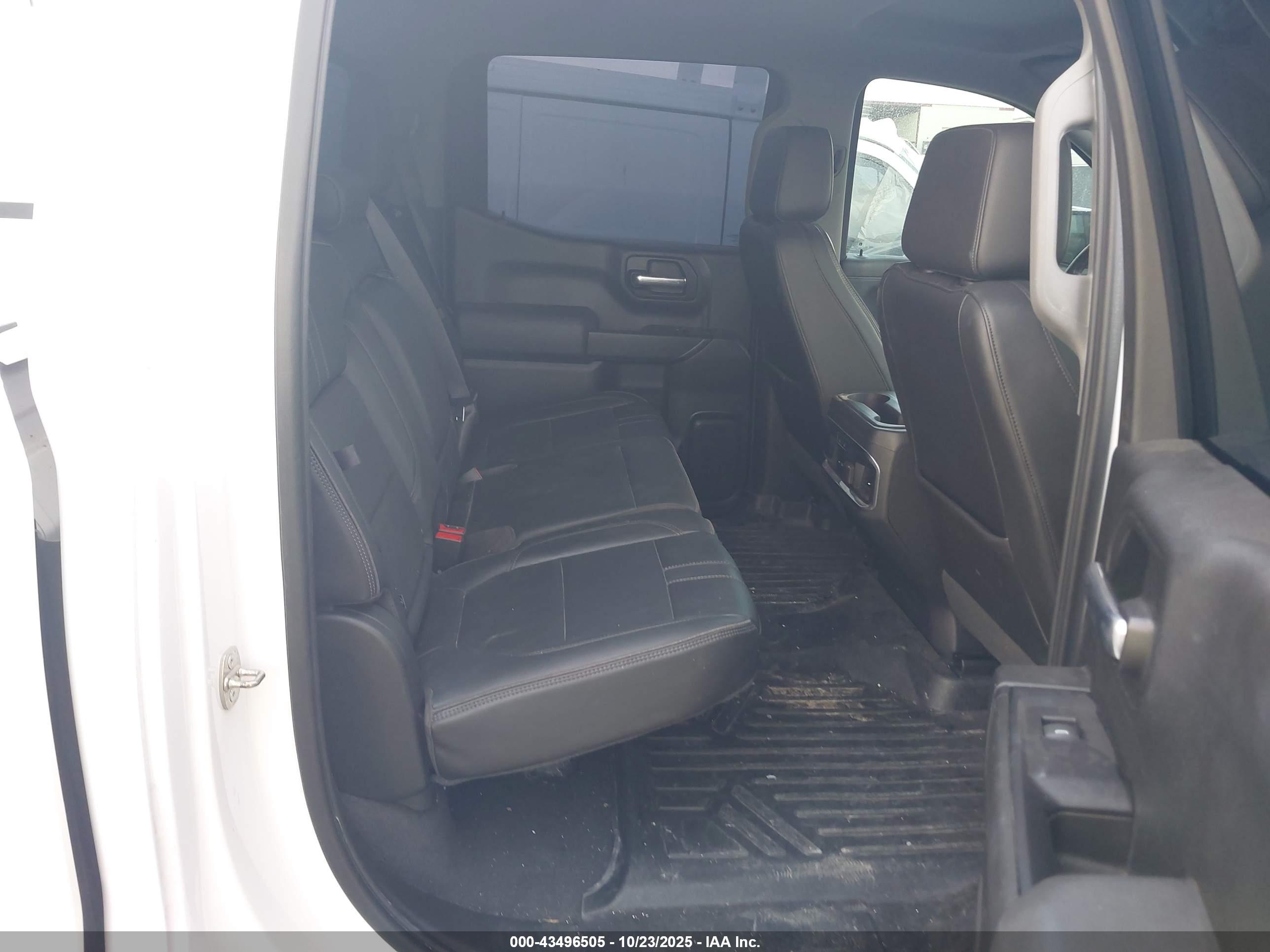 CHEVROLET SILVERADO image 8