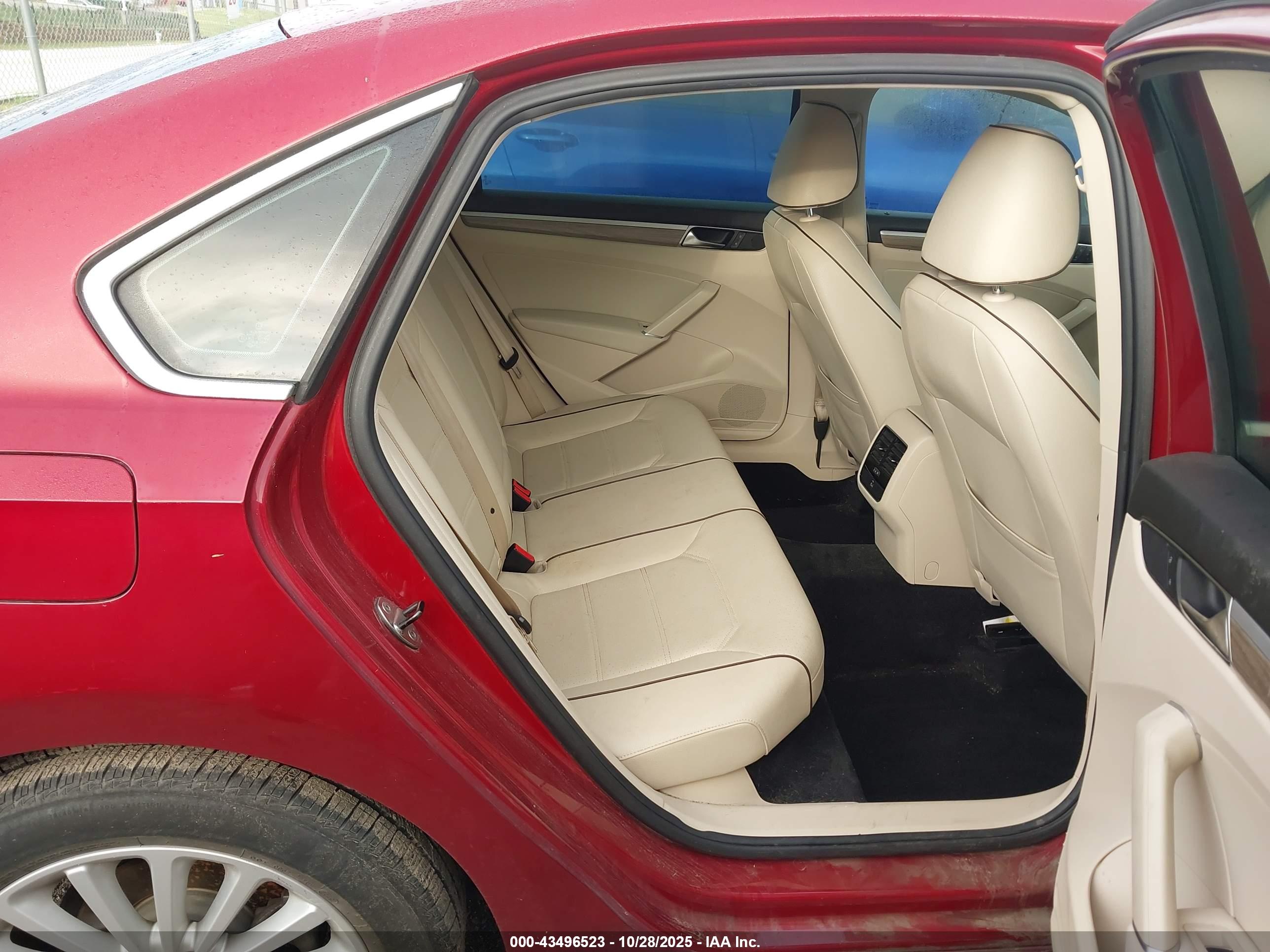 VOLKSWAGEN PASSAT image 8
