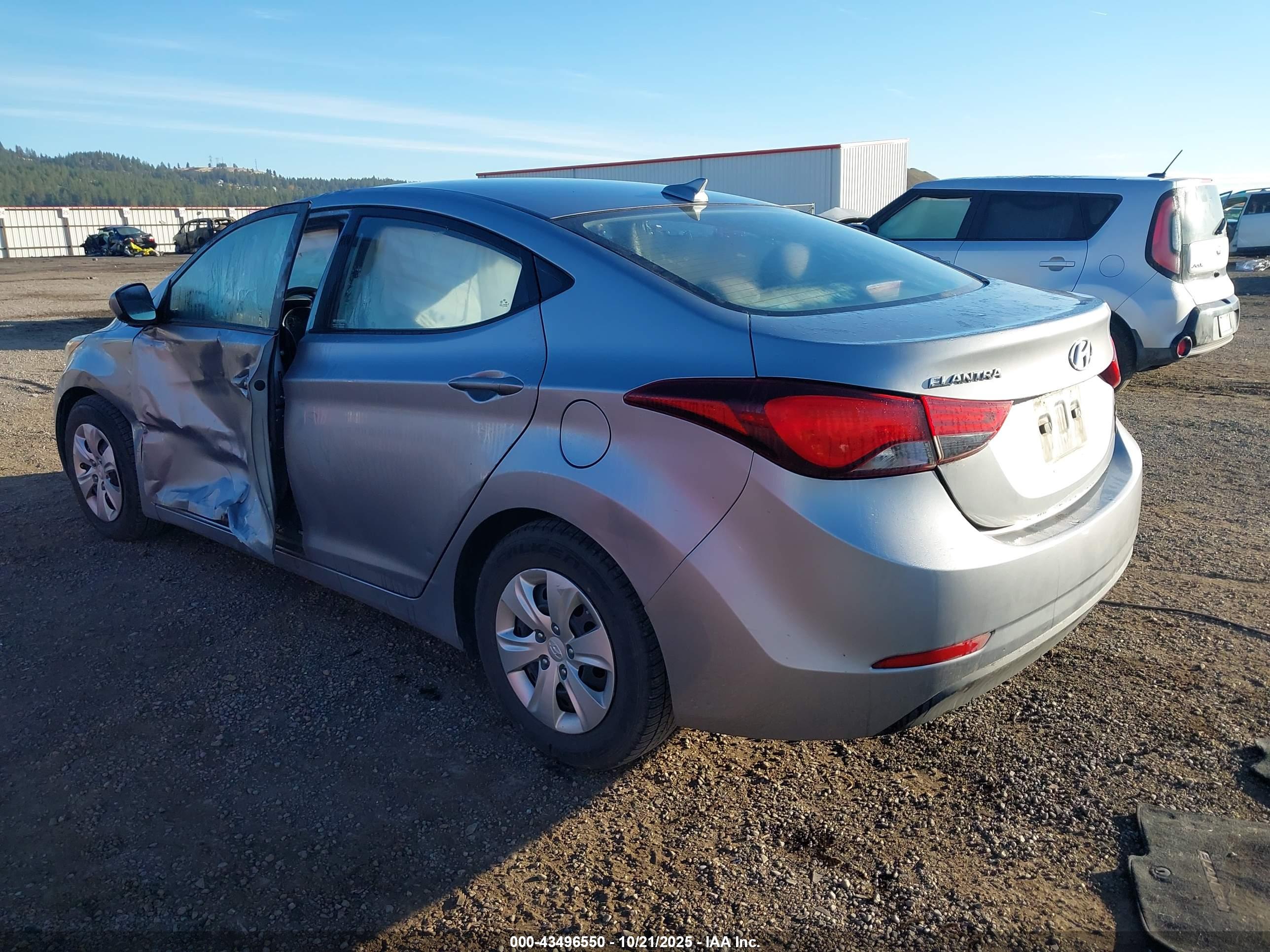 HYUNDAI ELANTRA image 3