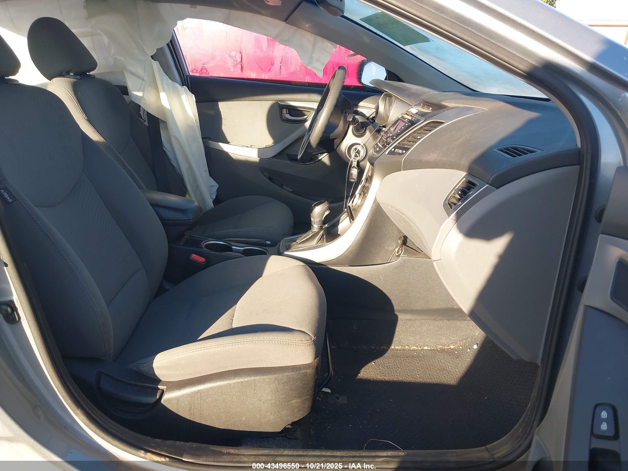 HYUNDAI ELANTRA image 5