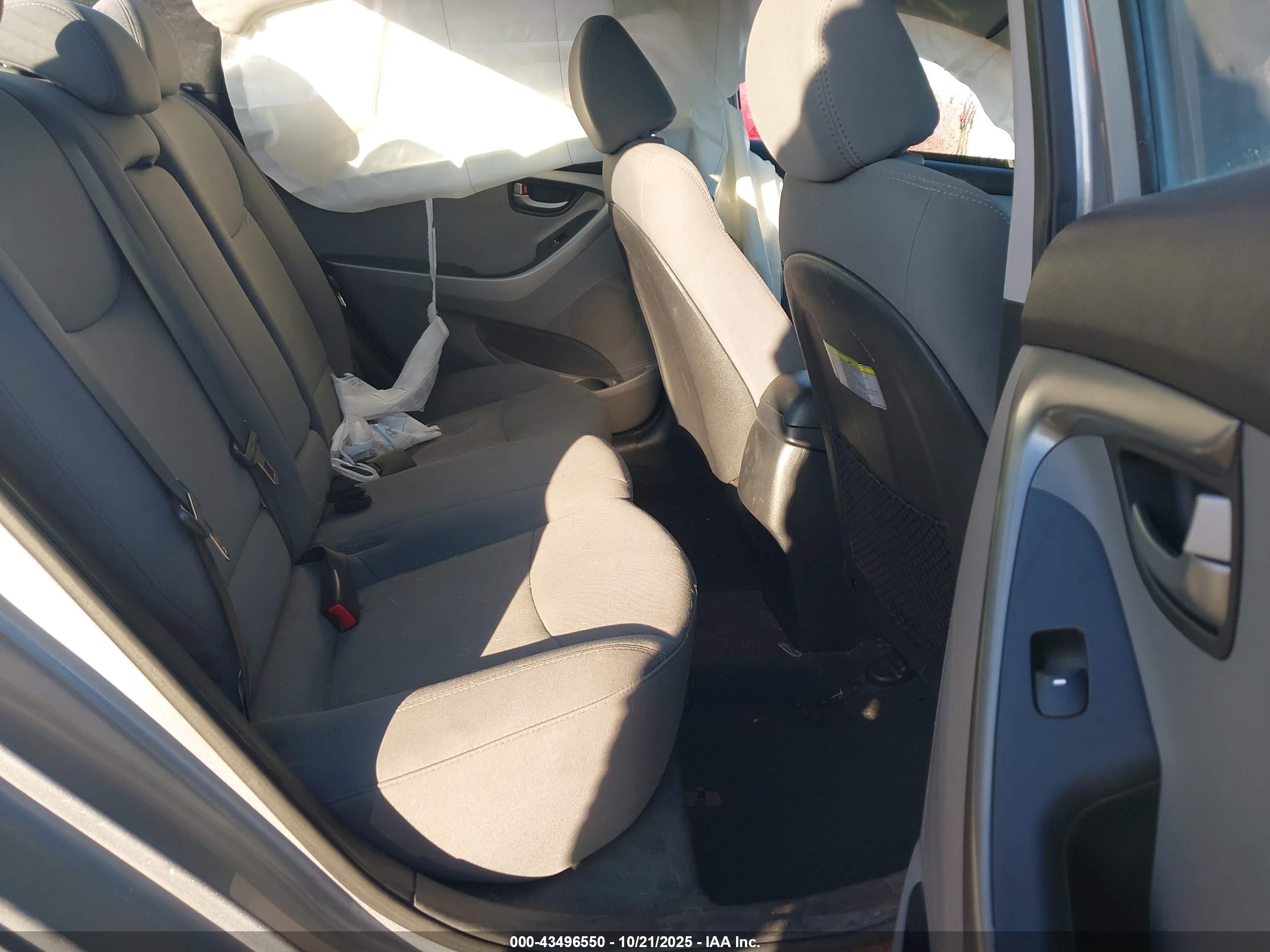 HYUNDAI ELANTRA image 8
