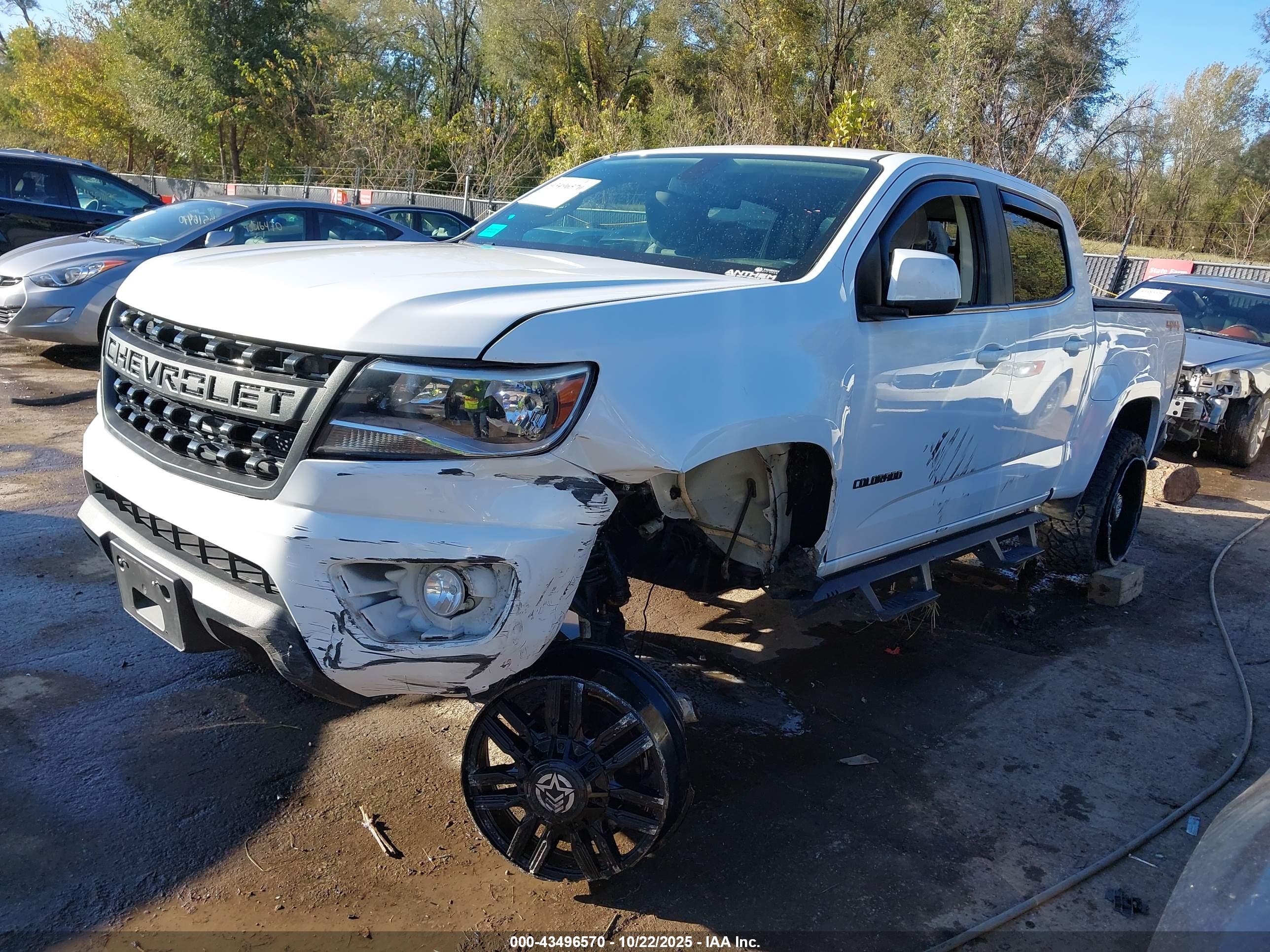 CHEVROLET COLORADO image 2