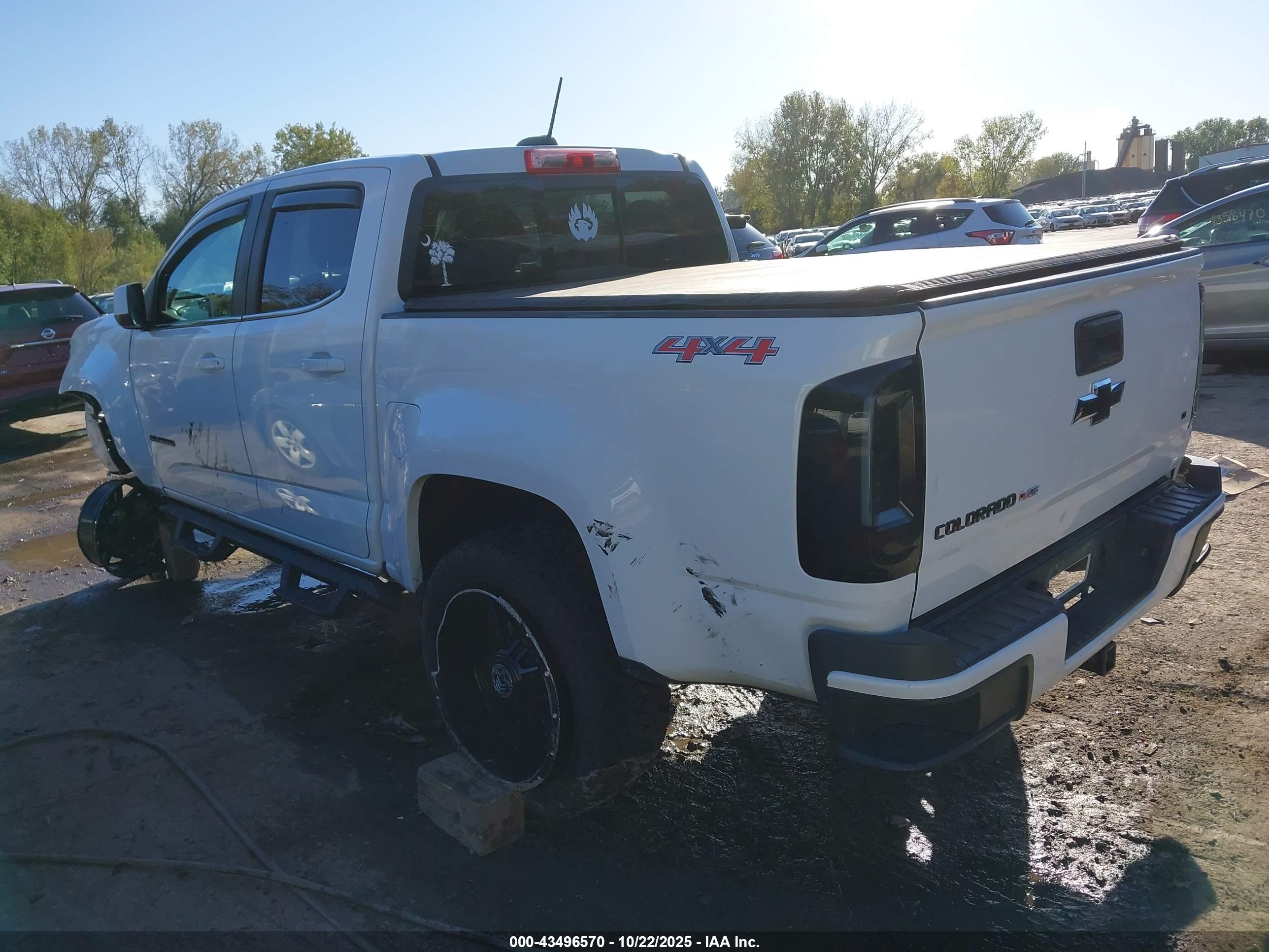 CHEVROLET COLORADO image 3