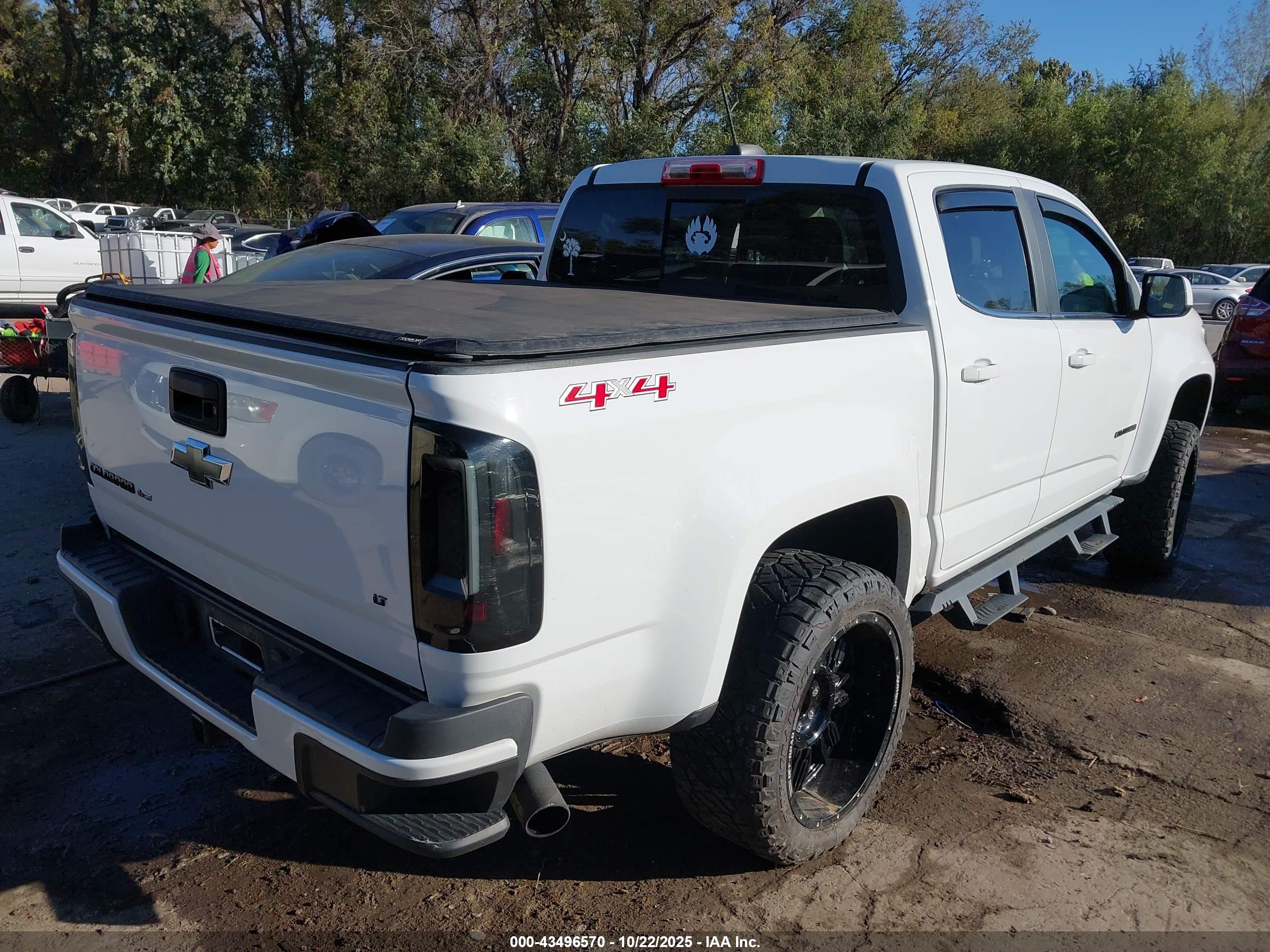 CHEVROLET COLORADO image 4