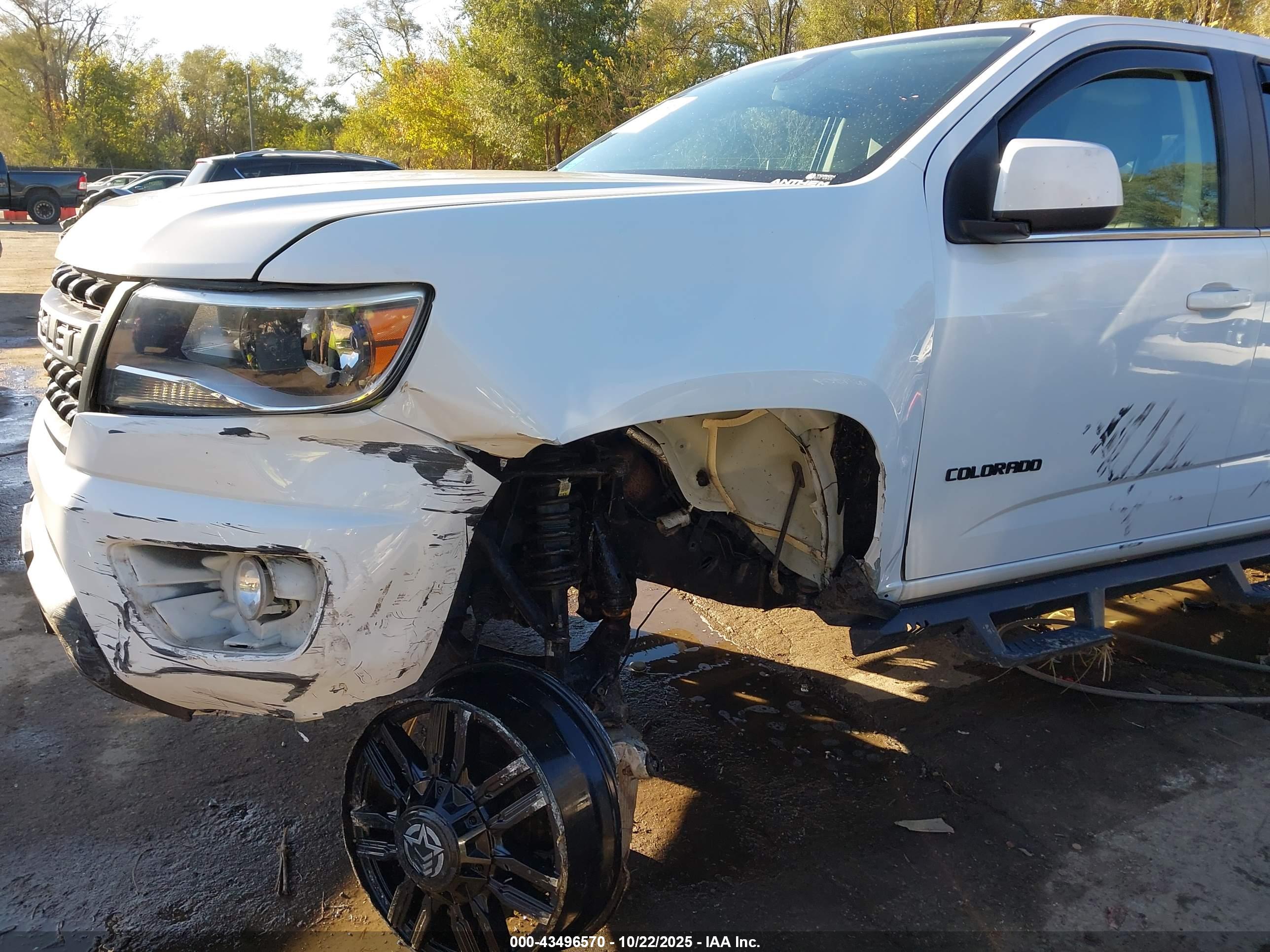 CHEVROLET COLORADO image 6