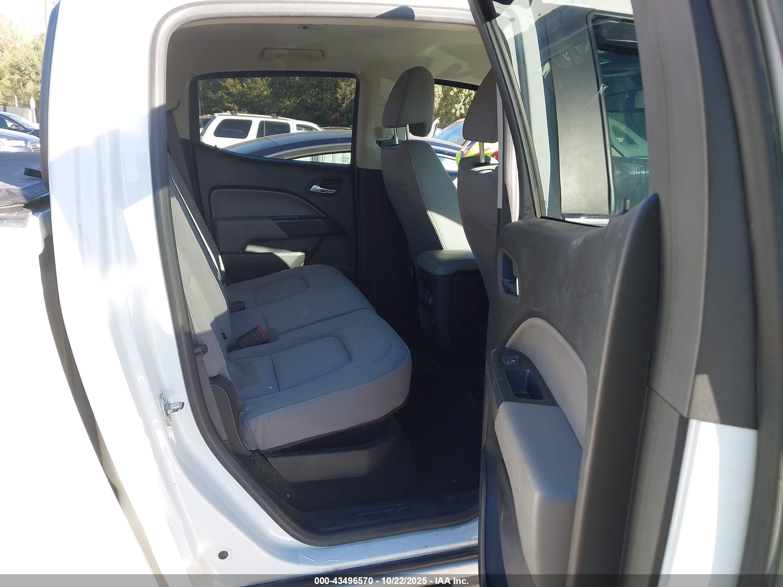 CHEVROLET COLORADO image 8
