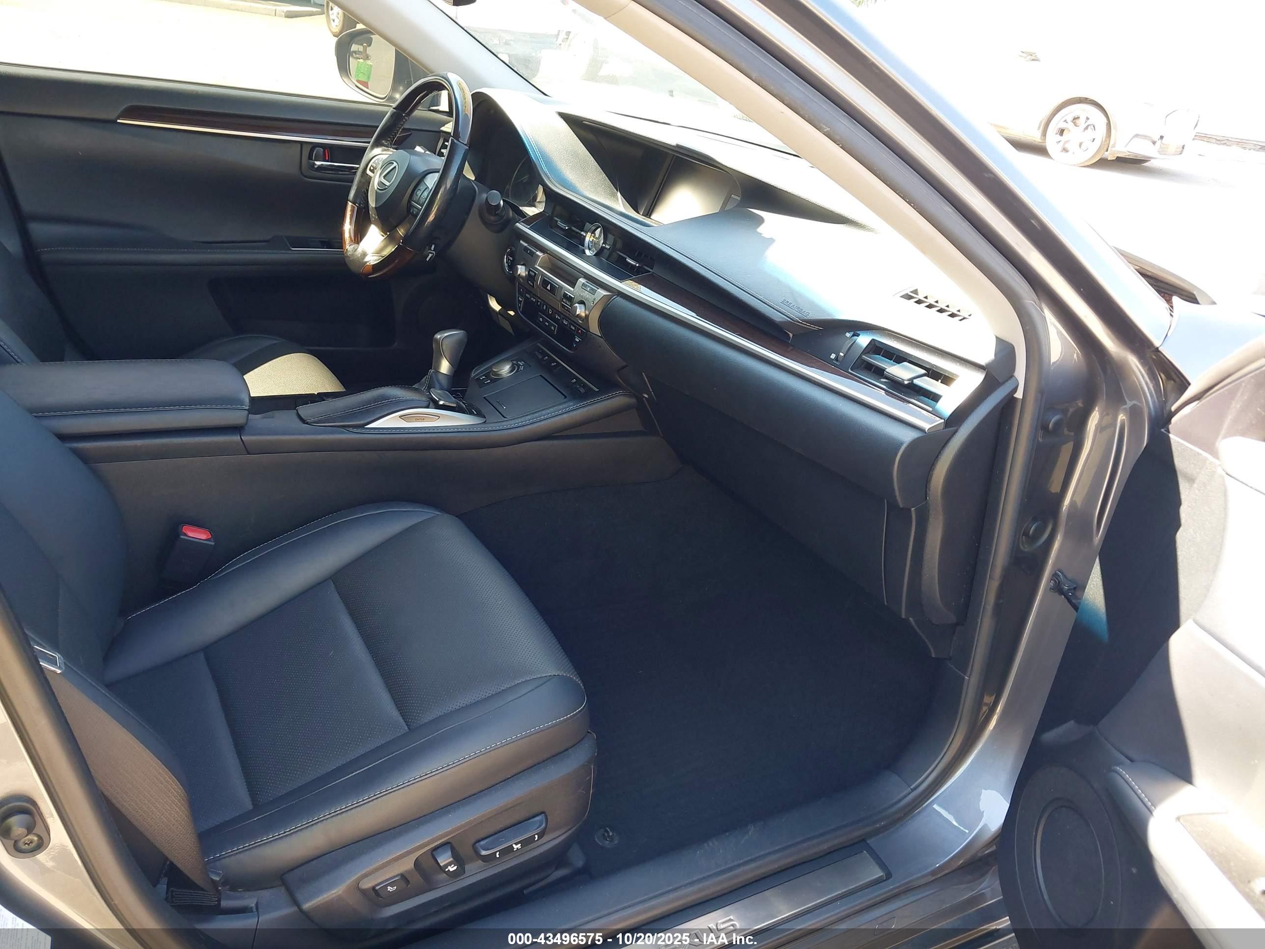 LEXUS ES image 5