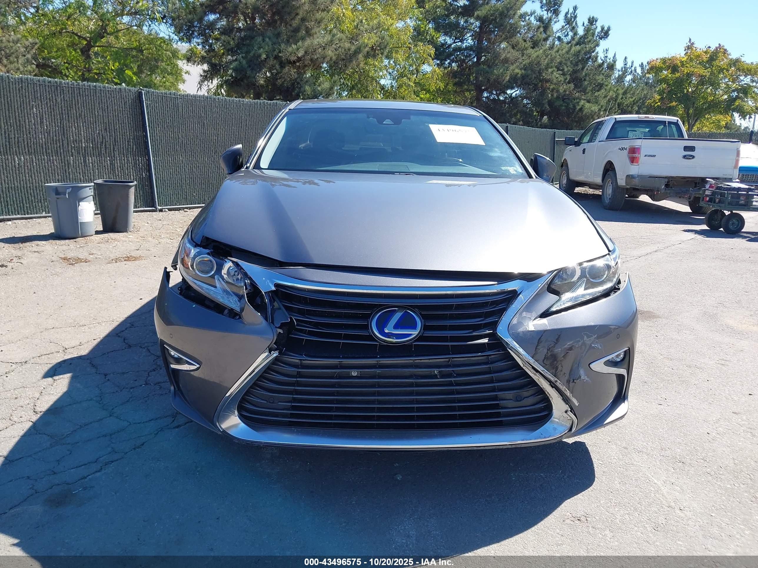 LEXUS ES image 6