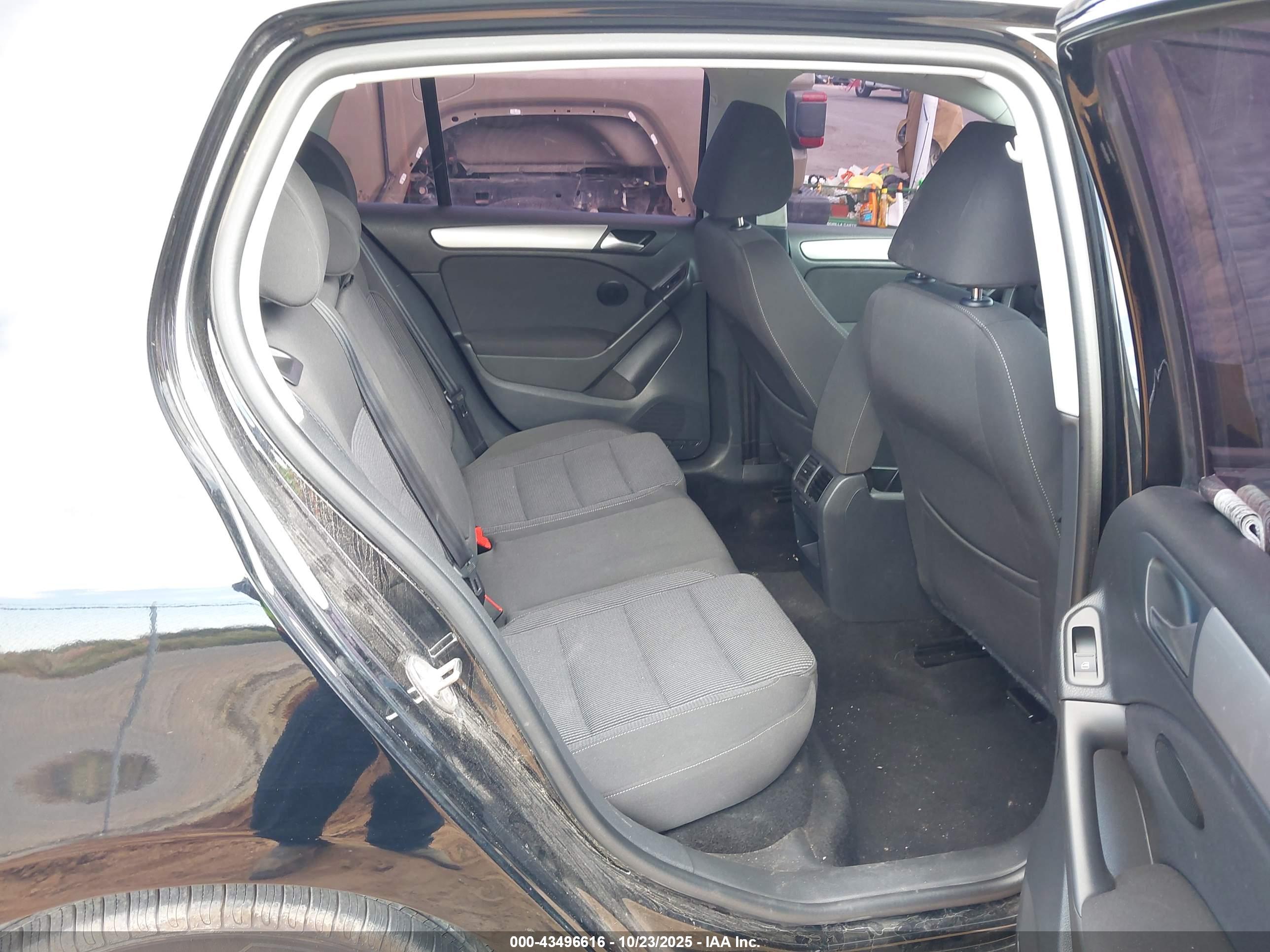 VOLKSWAGEN GOLF image 8