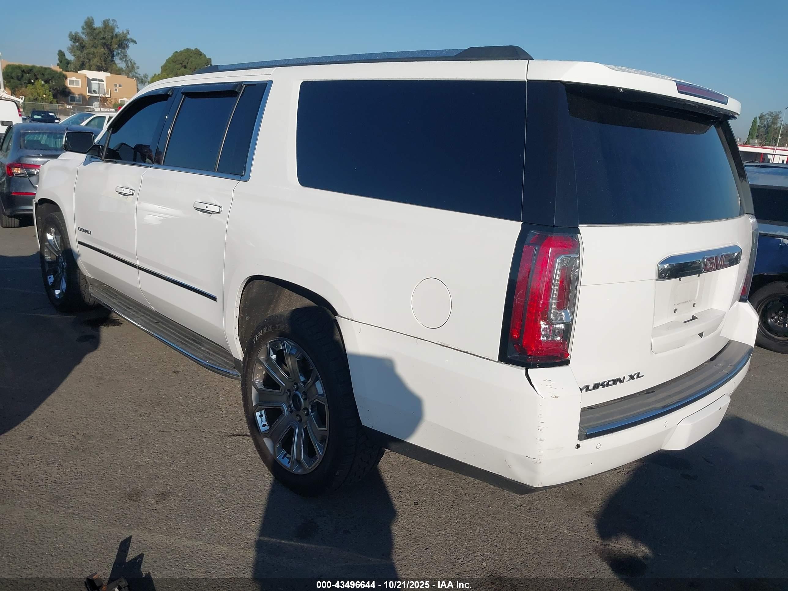 GMC YUKON image 3
