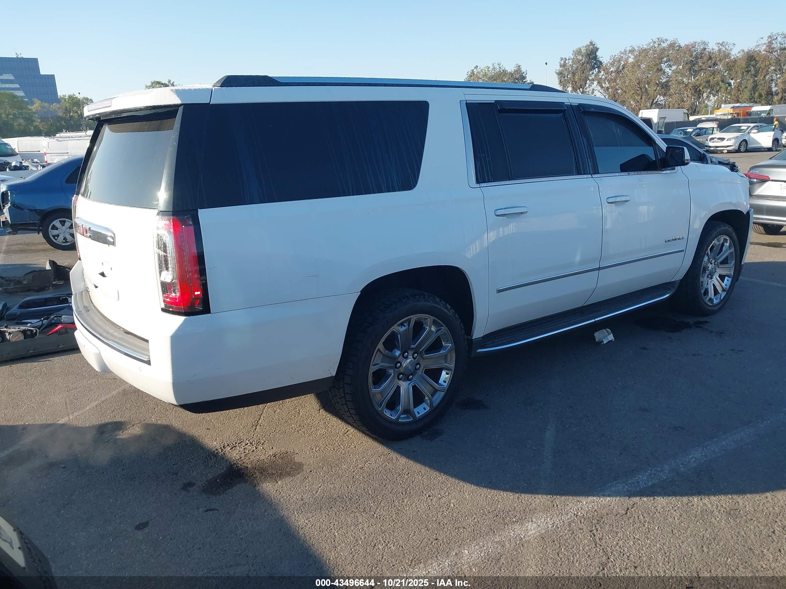 GMC YUKON image 4