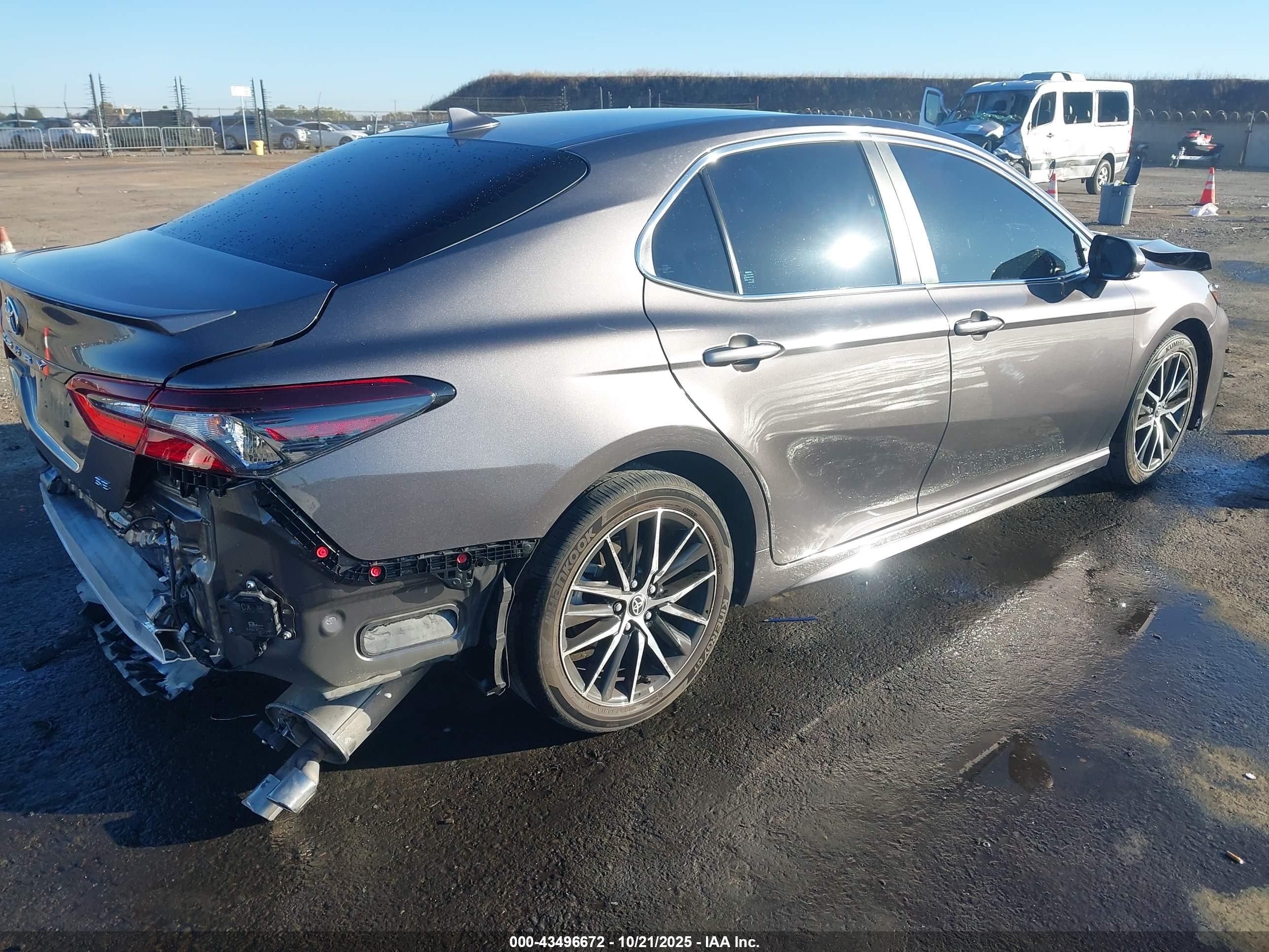 TOYOTA CAMRY image 4