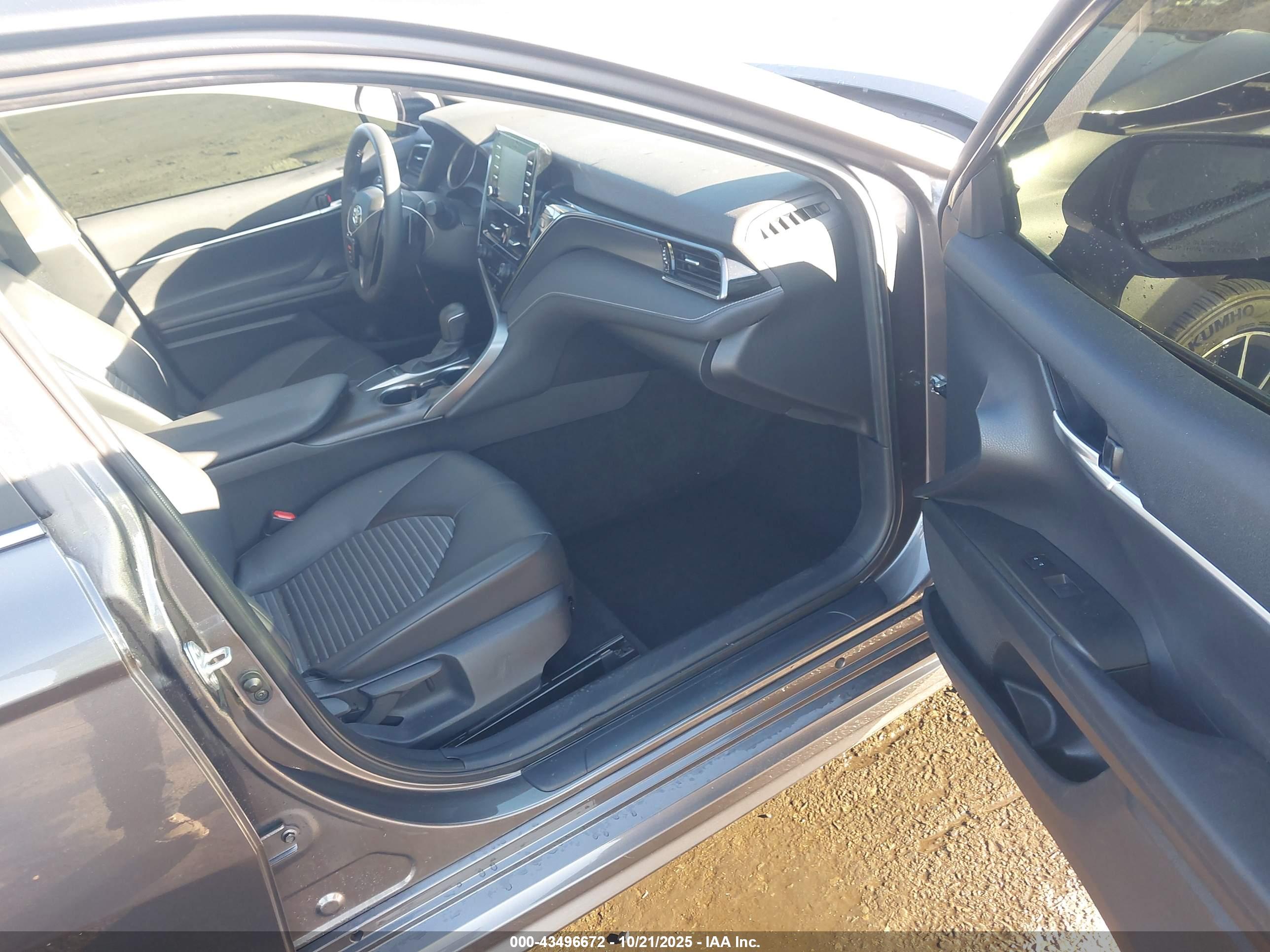 TOYOTA CAMRY image 5