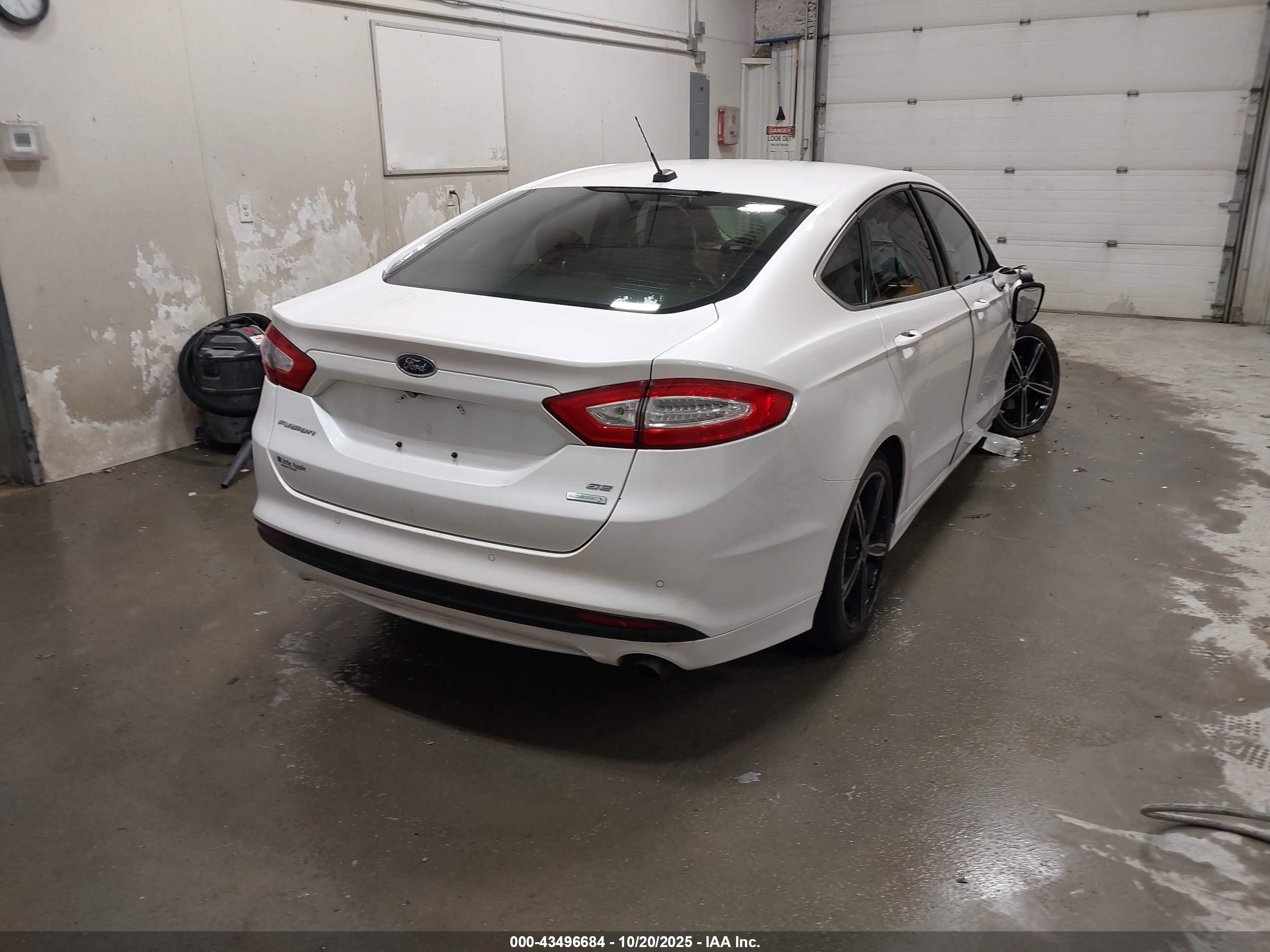 FORD FUSION image 4