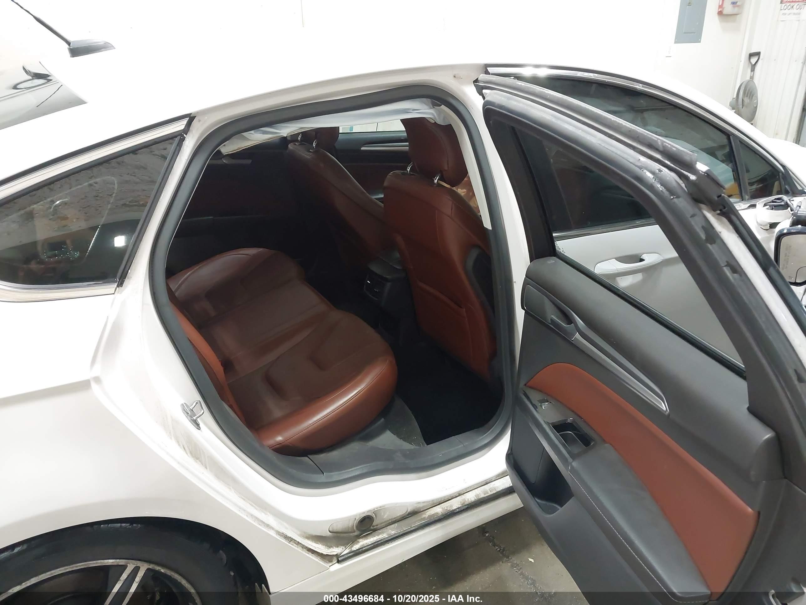 FORD FUSION image 8