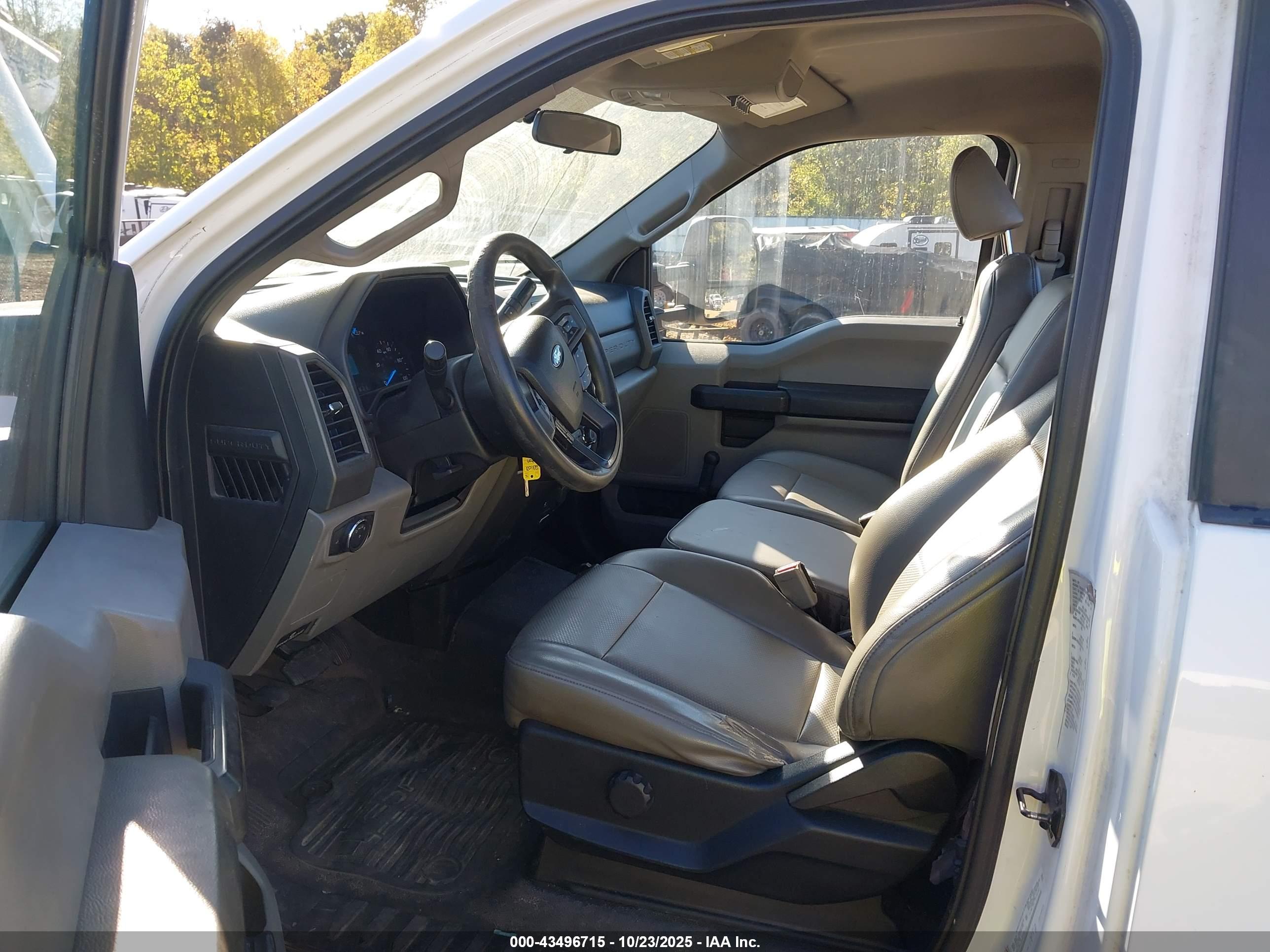 FORD F-550 image 7