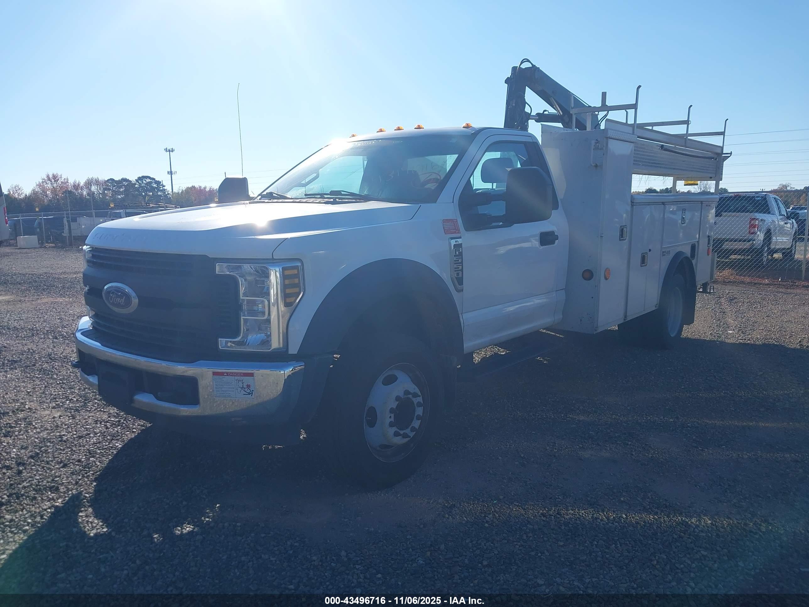 FORD F-550 image 2