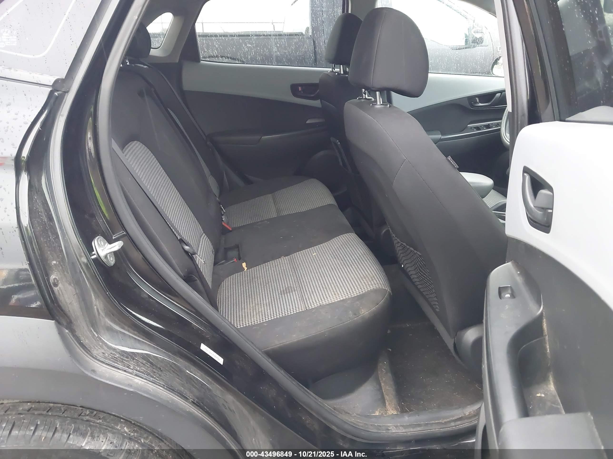 HYUNDAI KONA image 8