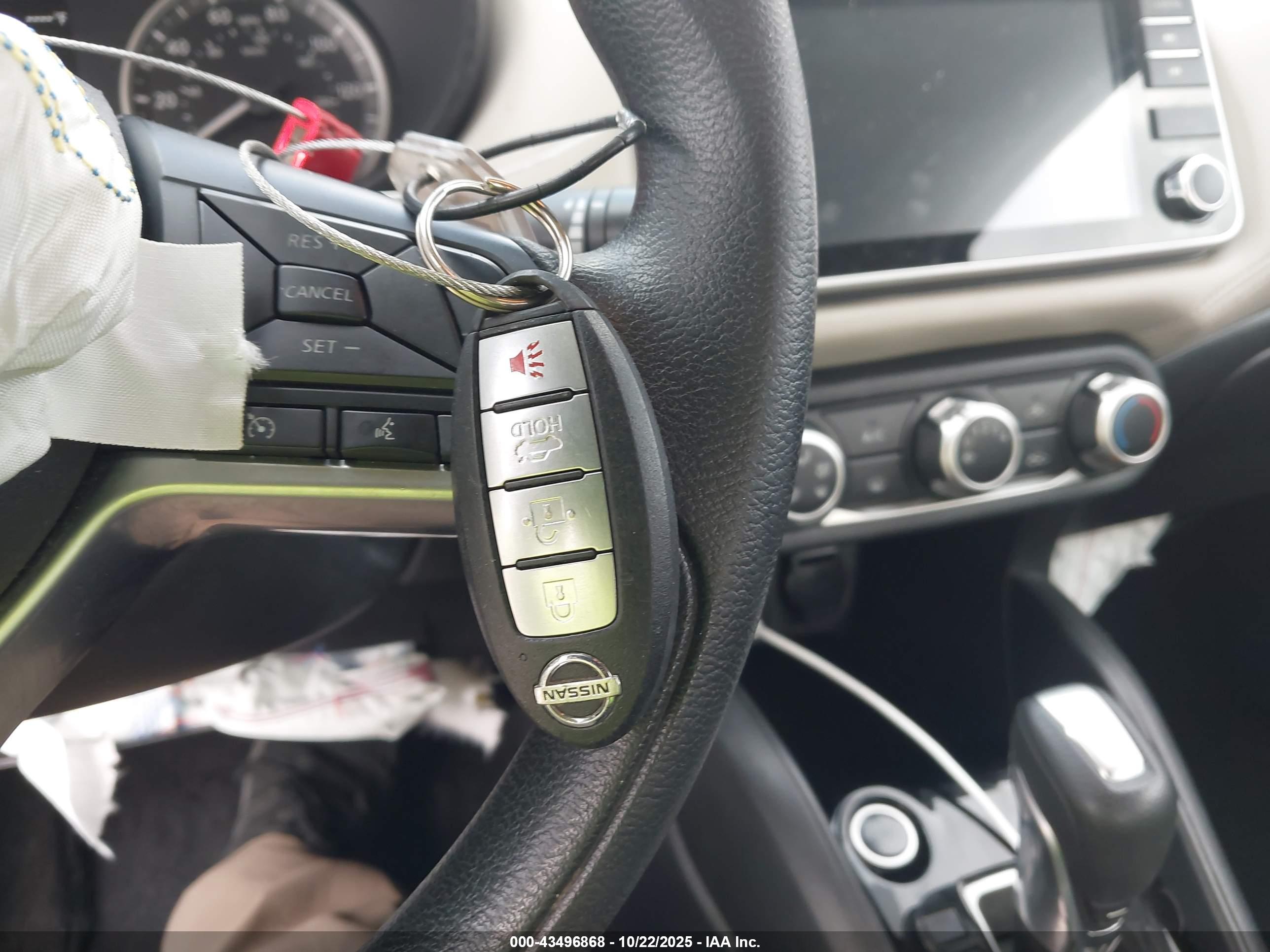 NISSAN VERSA image 11