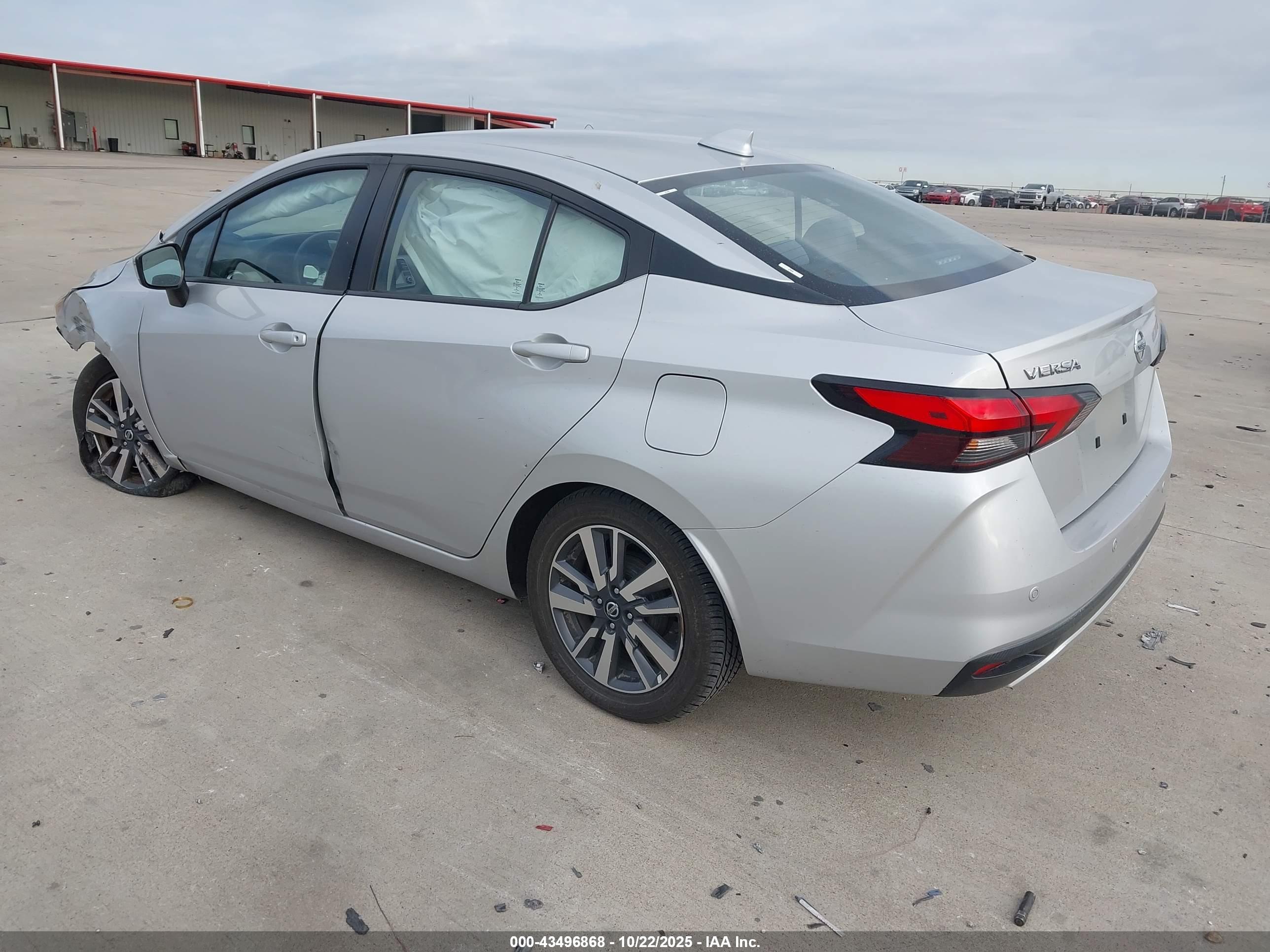 NISSAN VERSA image 3