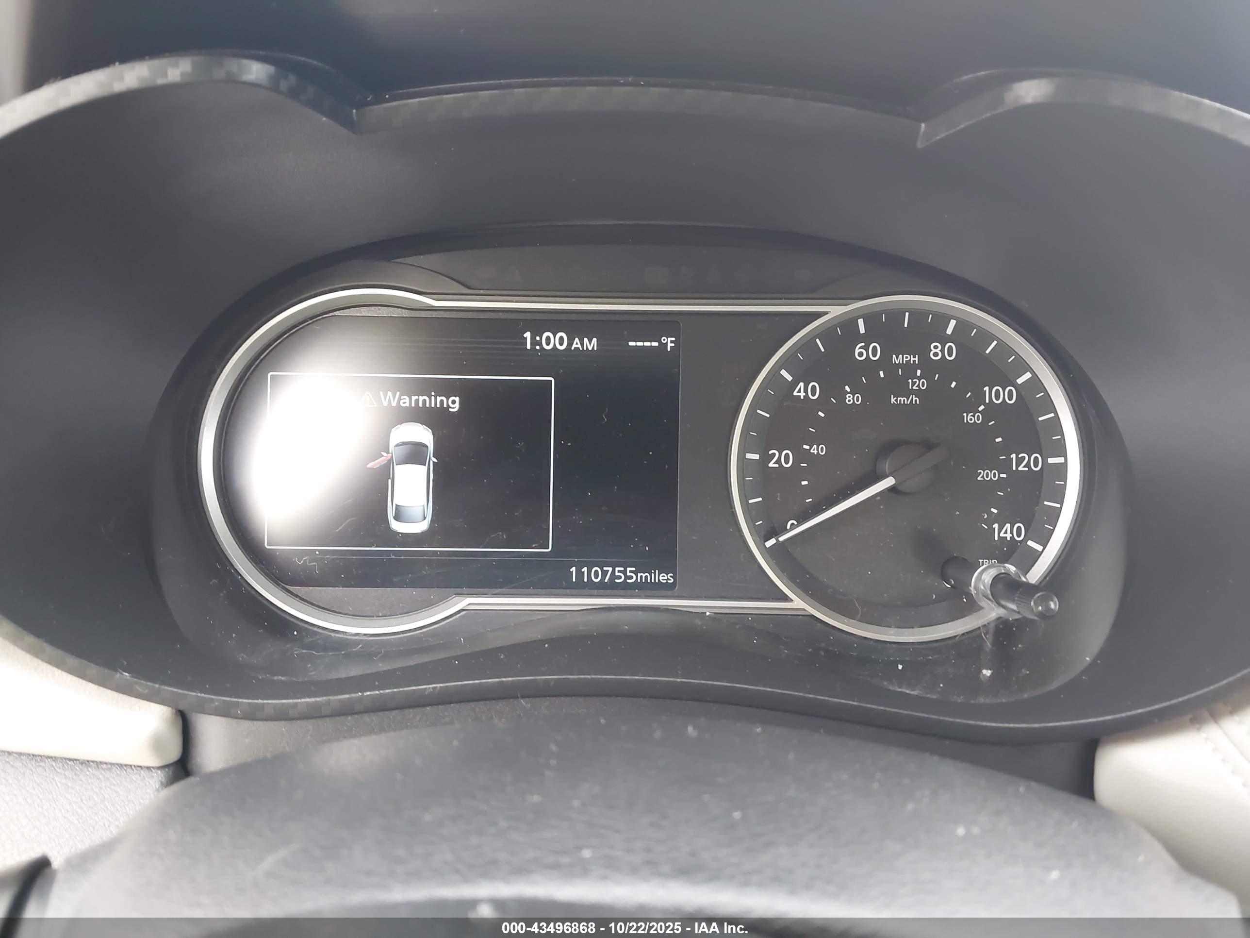 NISSAN VERSA image 7
