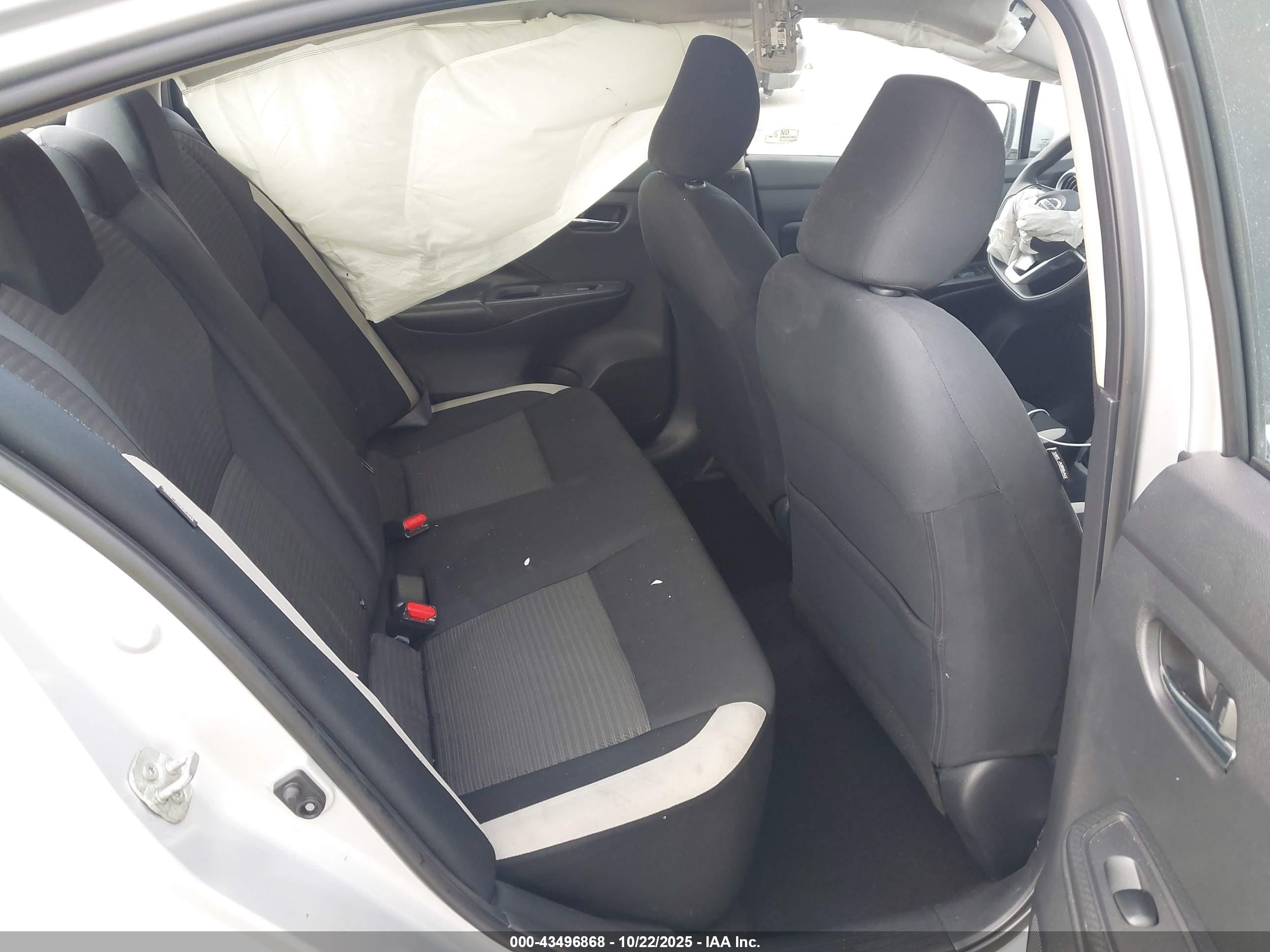 NISSAN VERSA image 8