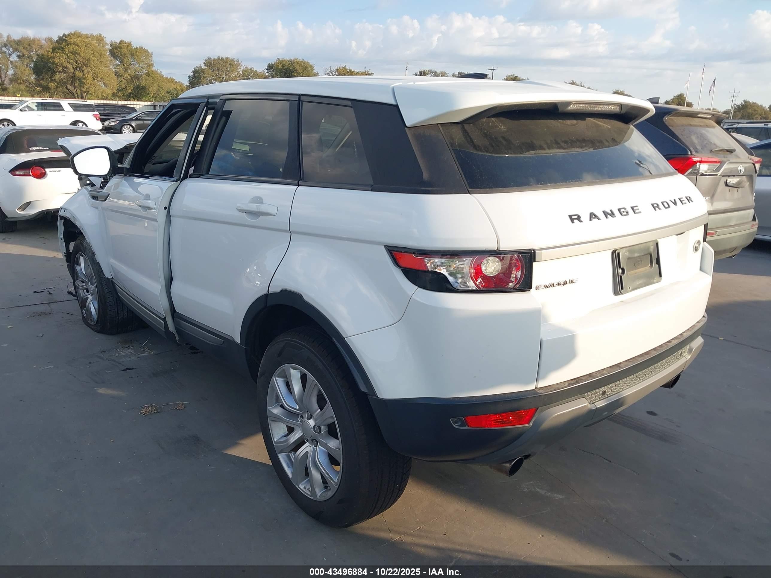 LAND ROVER image 3