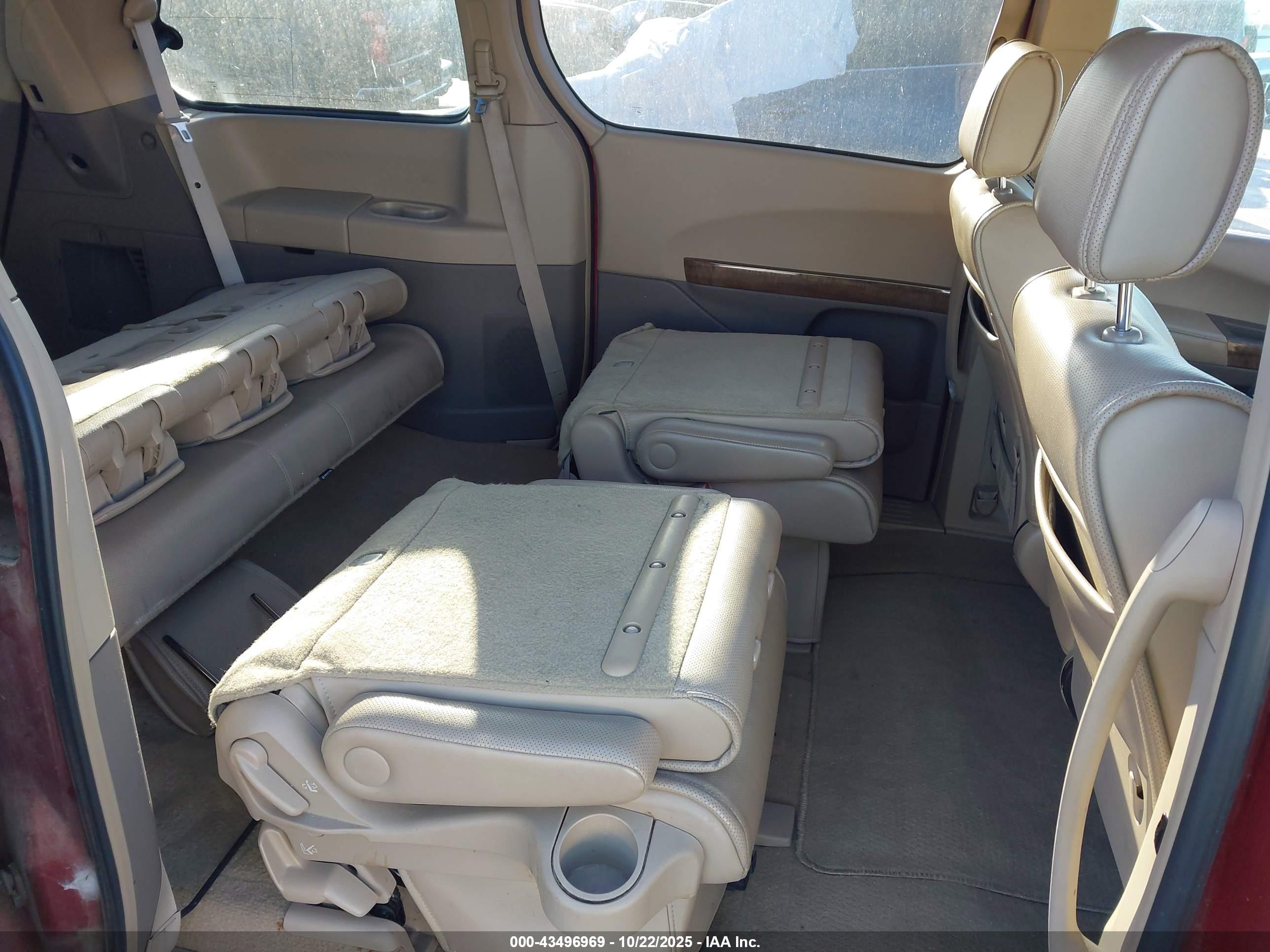 NISSAN QUEST image 8