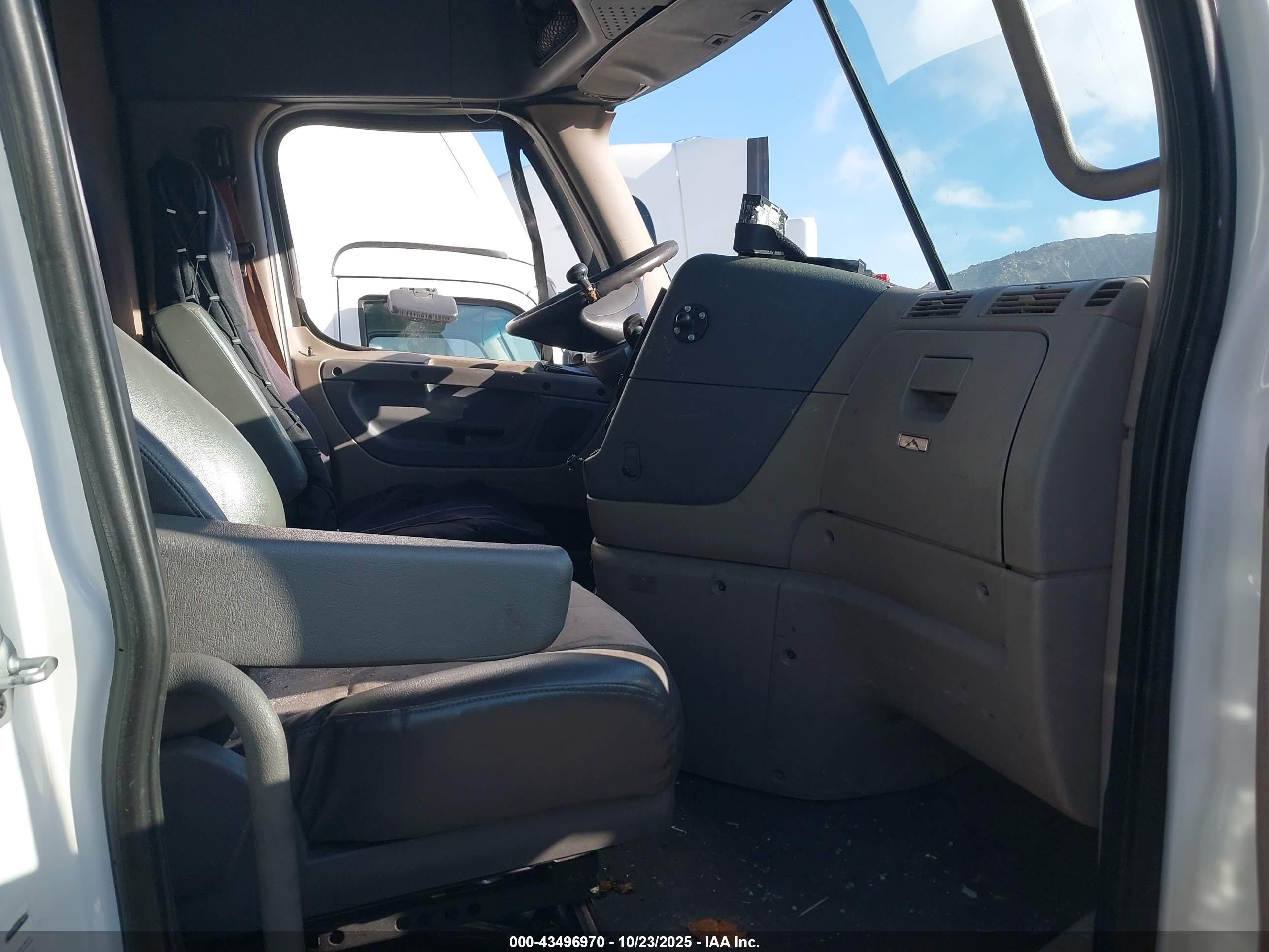 FREIGHTLINER CASCADIA image 8