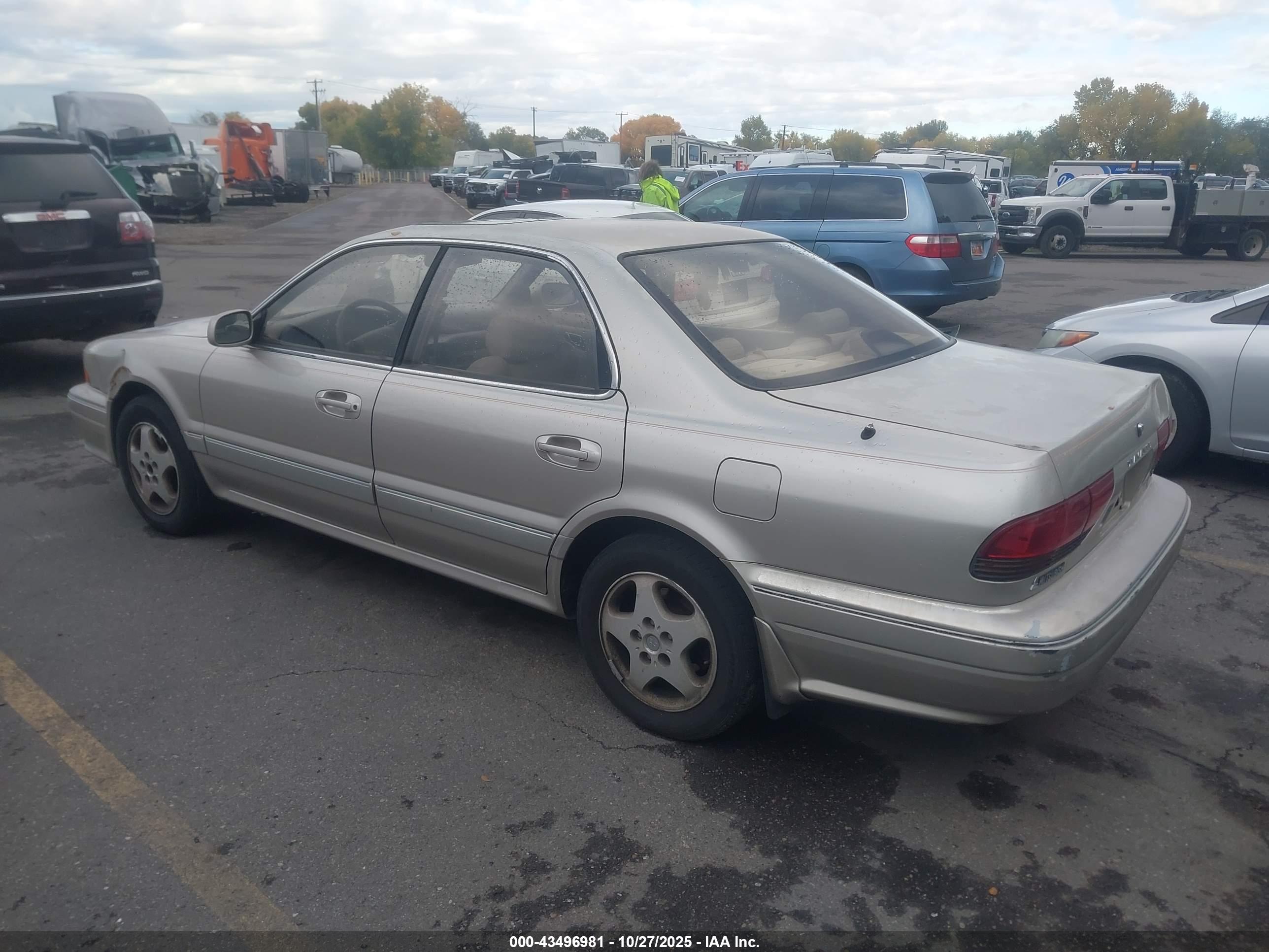 MITSUBISHI DIAMANTE image 3