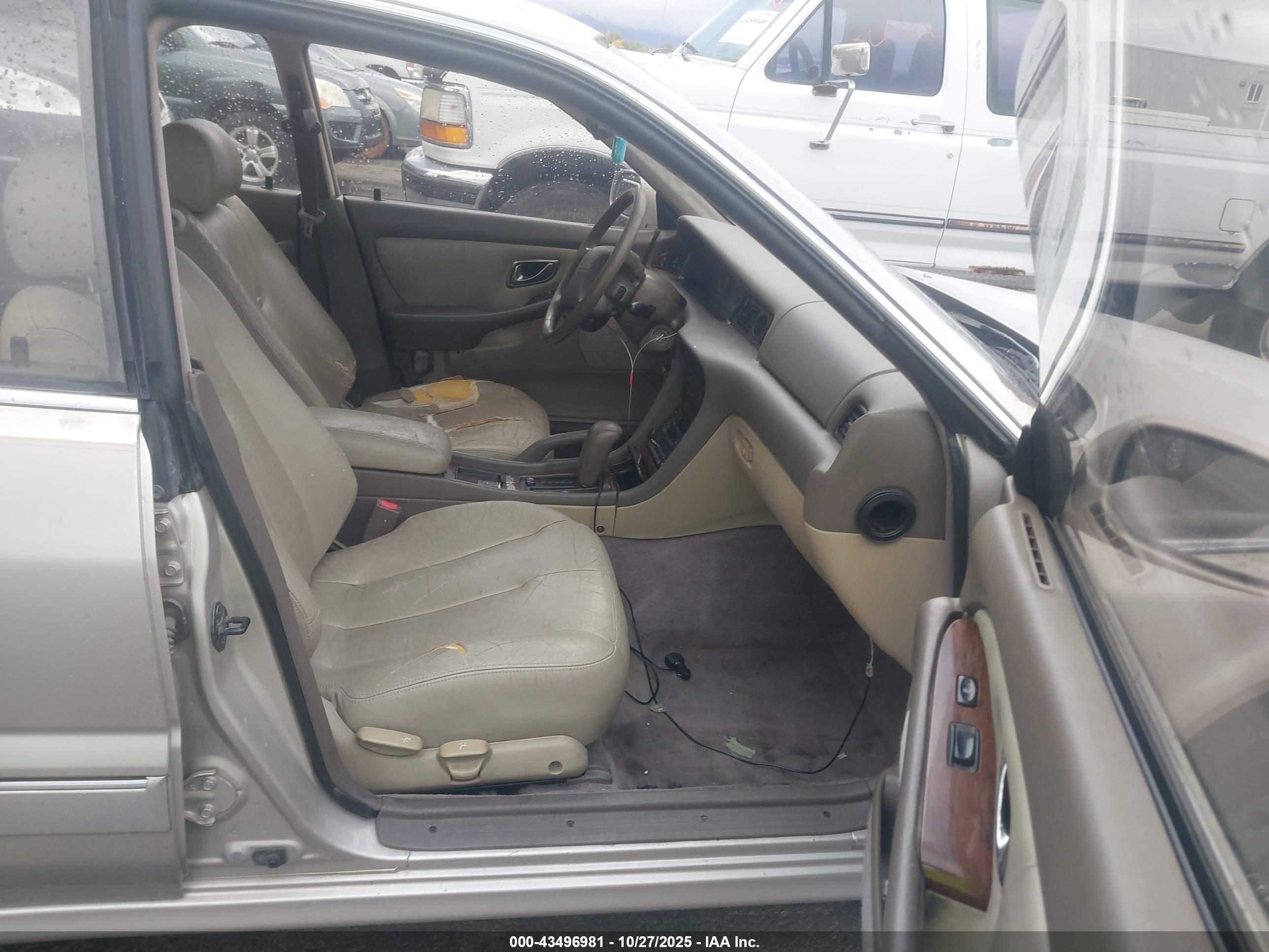 MITSUBISHI DIAMANTE image 5