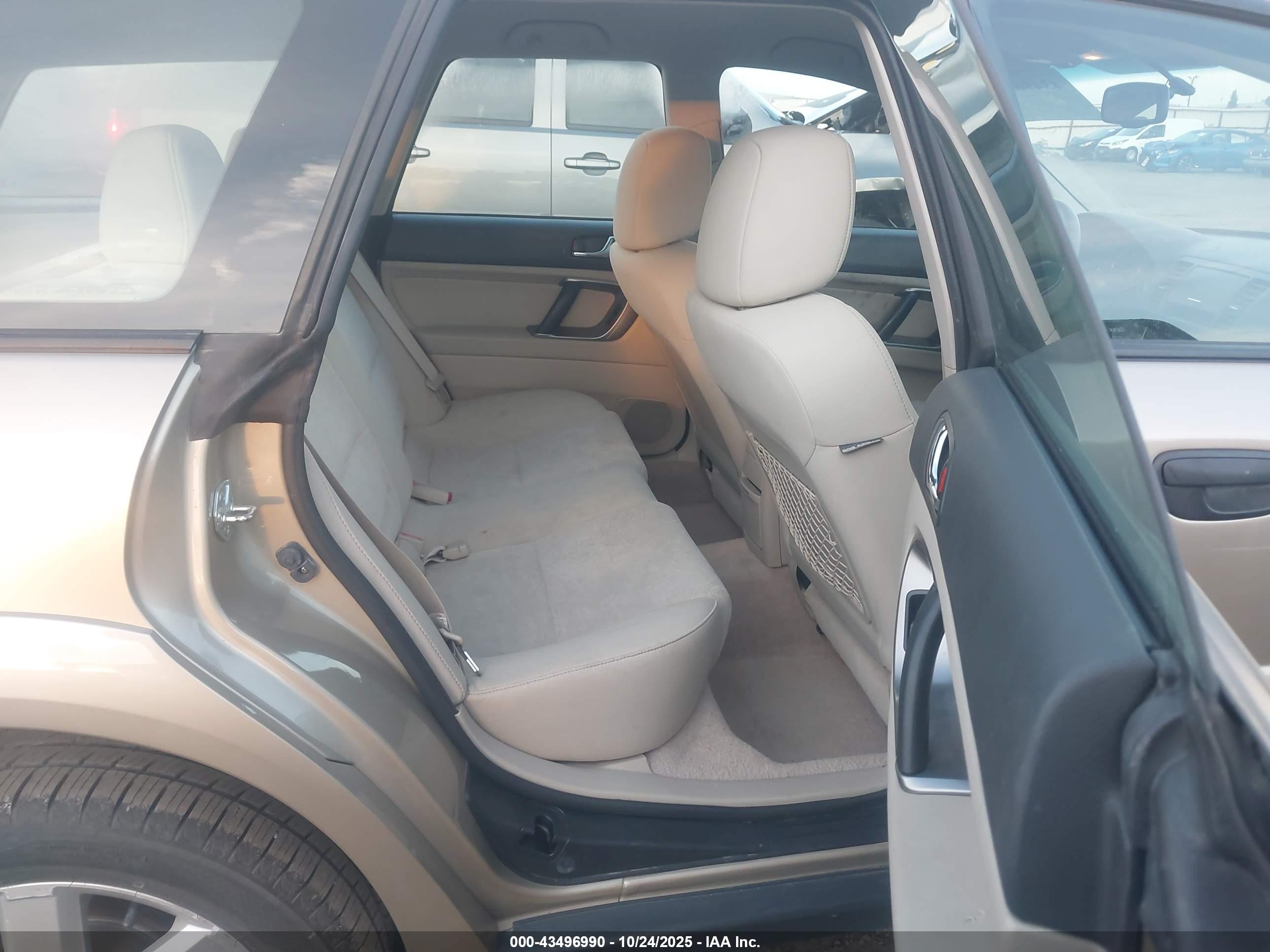 SUBARU OUTBACK image 8