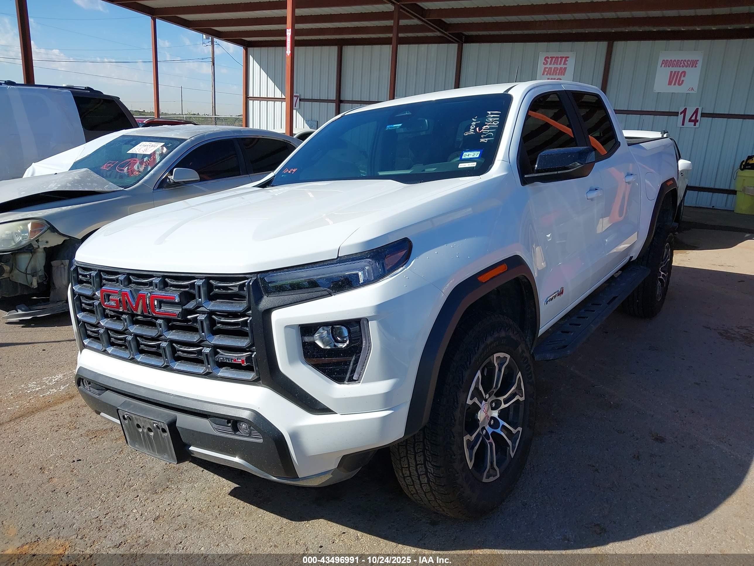GMC CANYON image 2