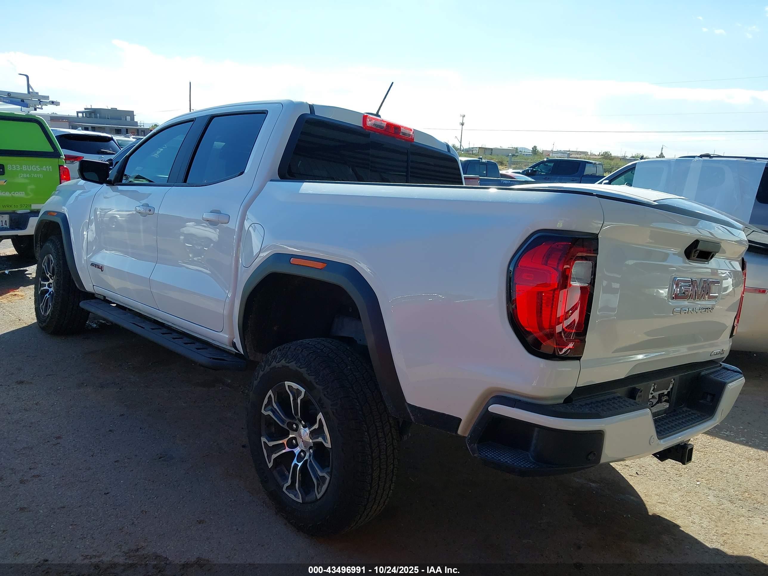 GMC CANYON image 3