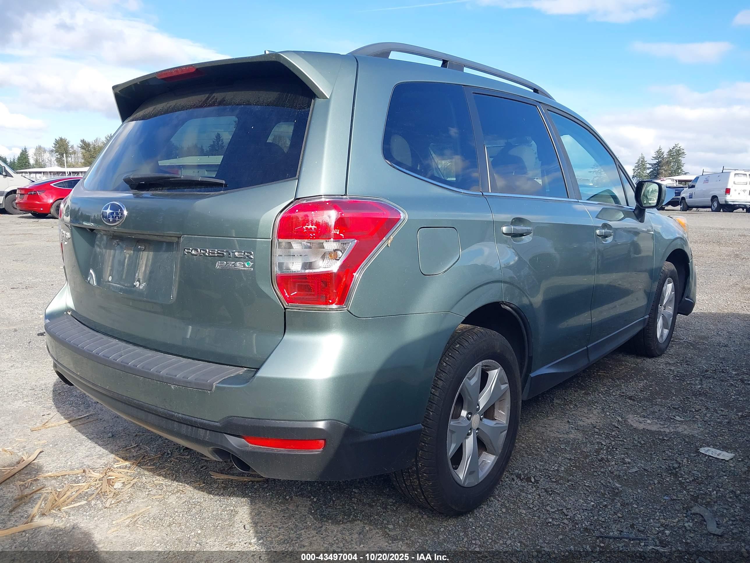 SUBARU FORESTER image 4