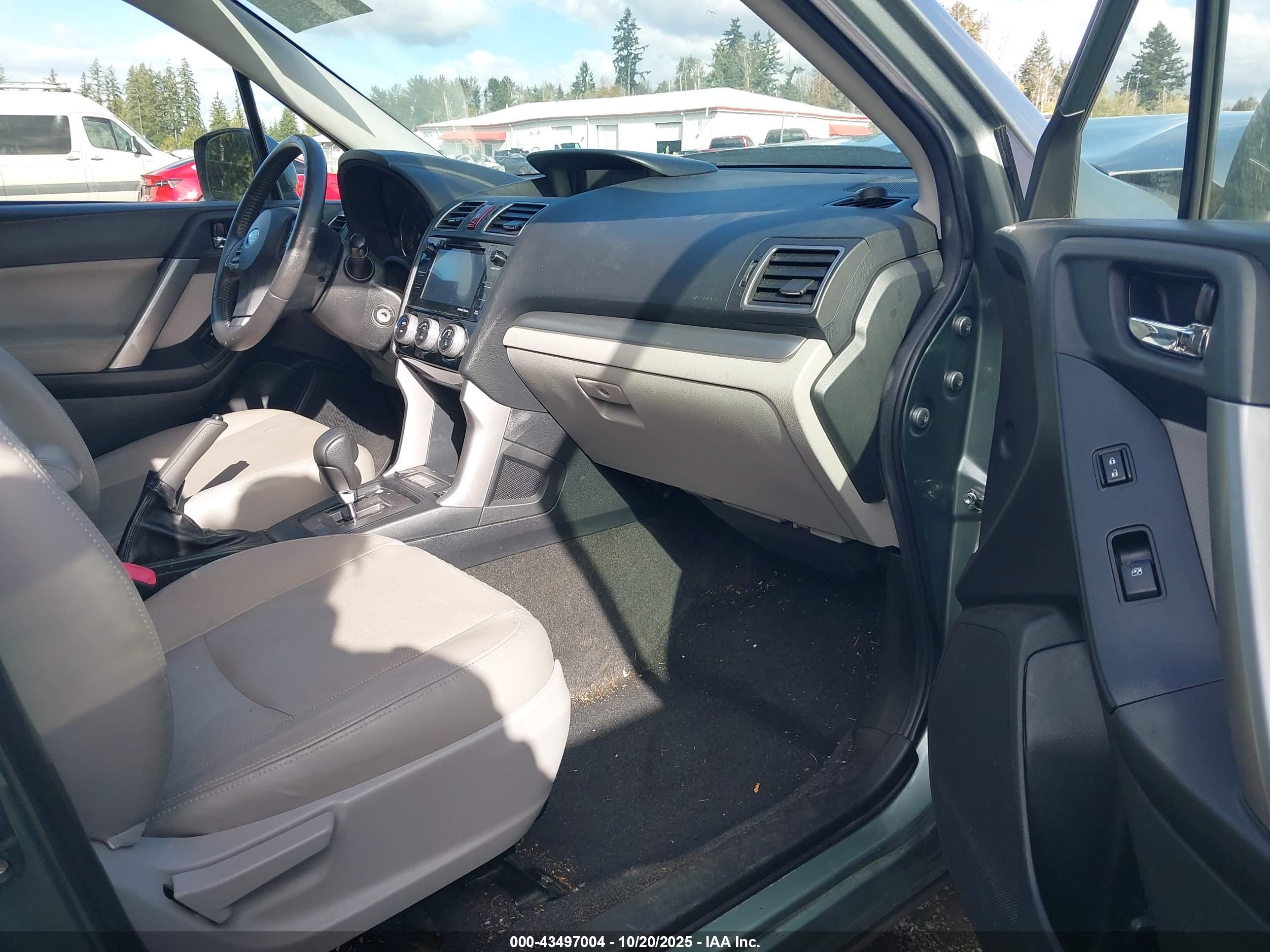 SUBARU FORESTER image 5