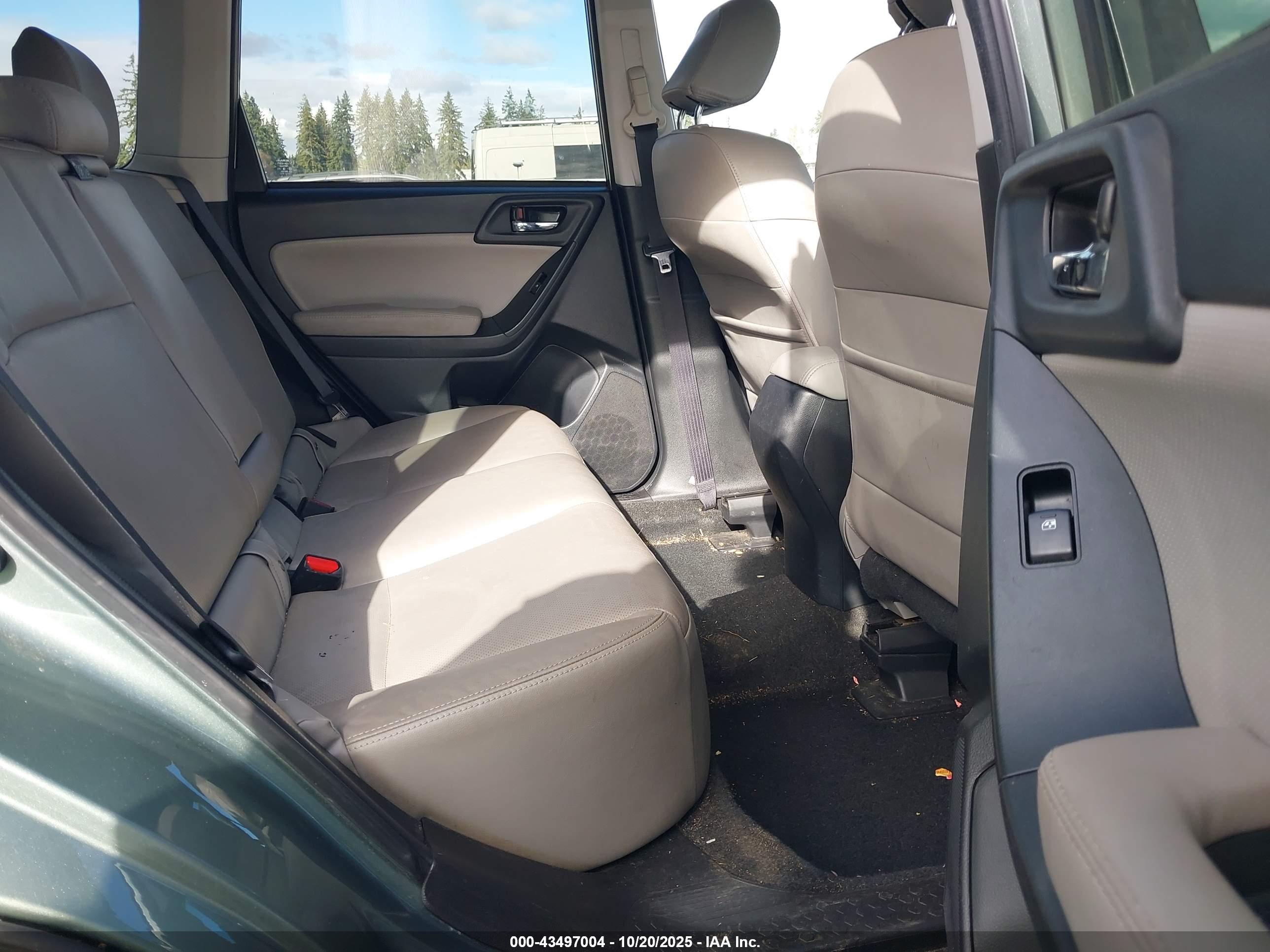 SUBARU FORESTER image 8
