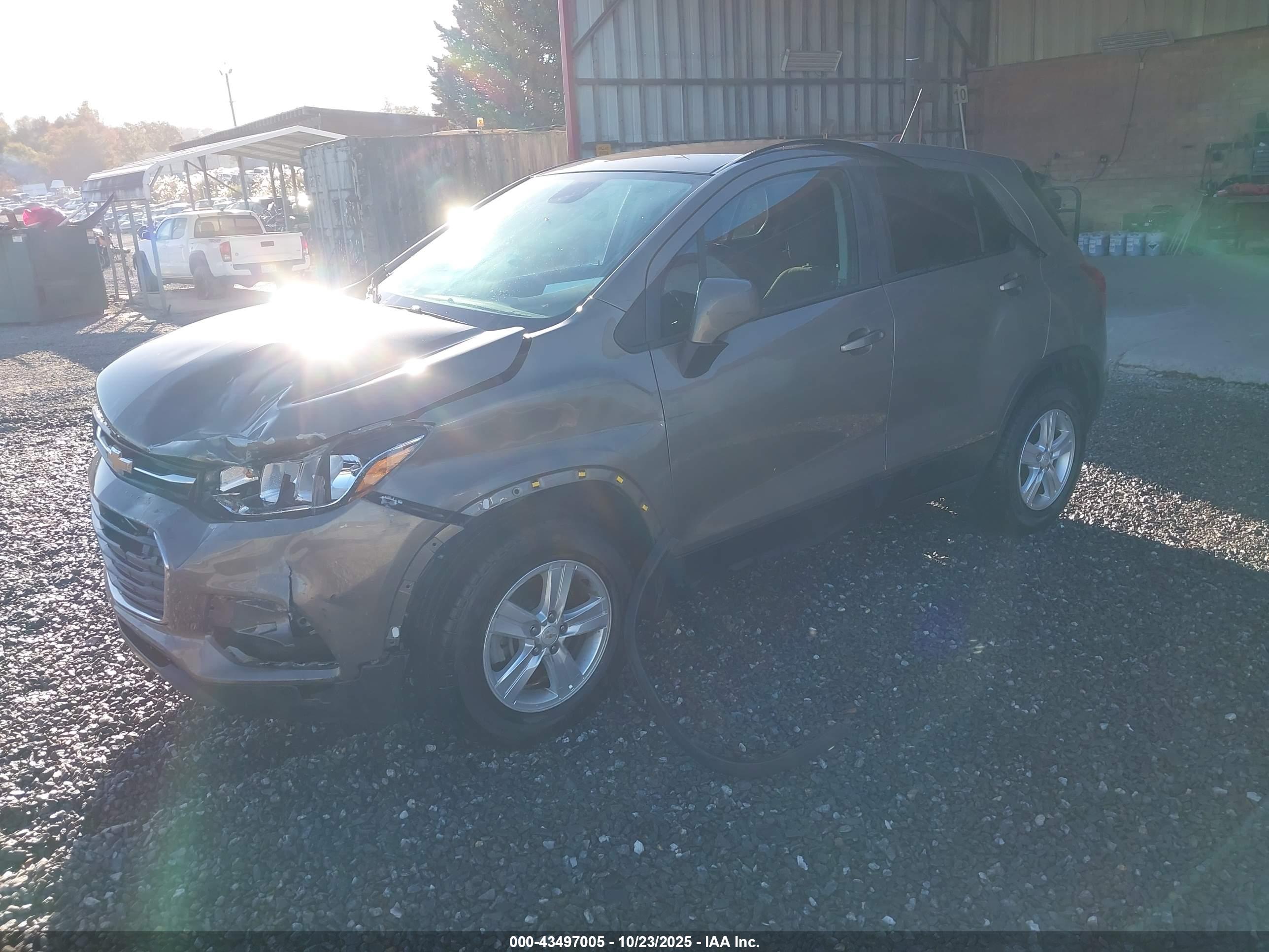 CHEVROLET TRAX image 2