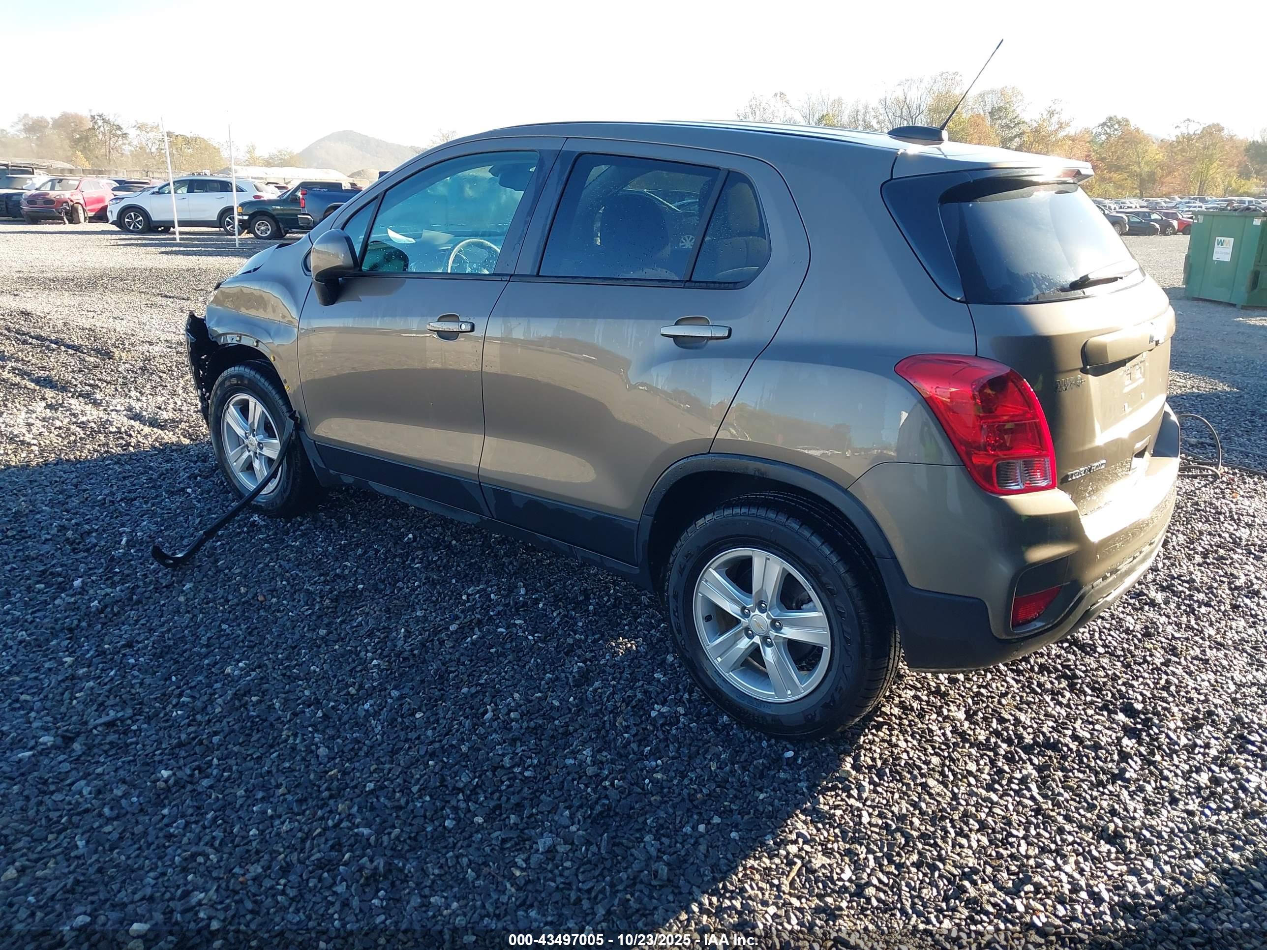 CHEVROLET TRAX image 3