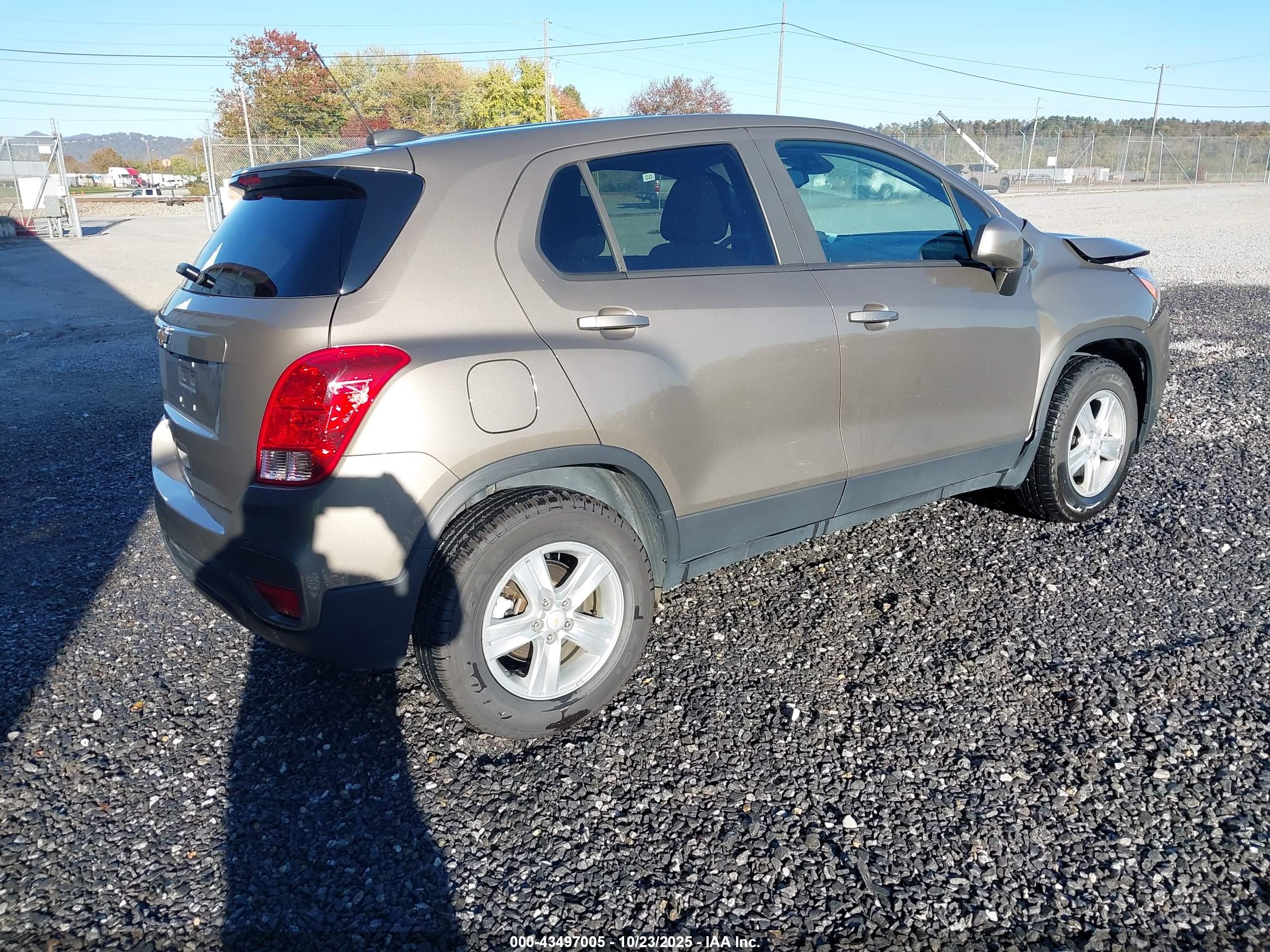 CHEVROLET TRAX image 4