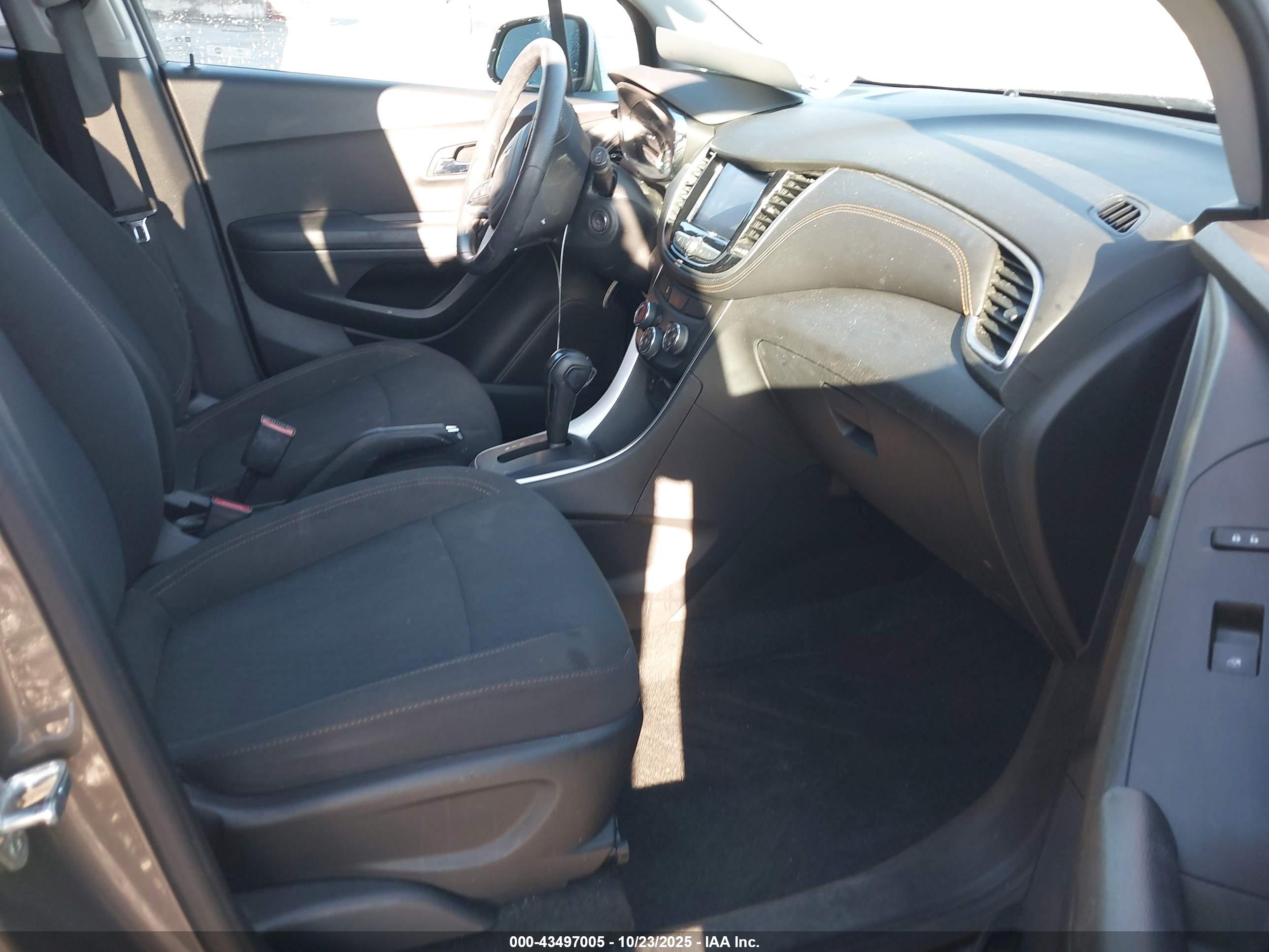 CHEVROLET TRAX image 5