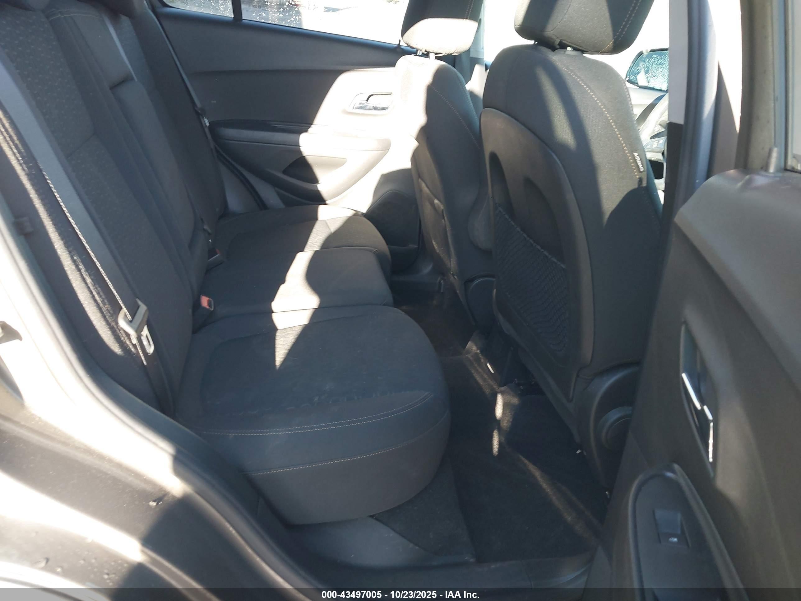 CHEVROLET TRAX image 8