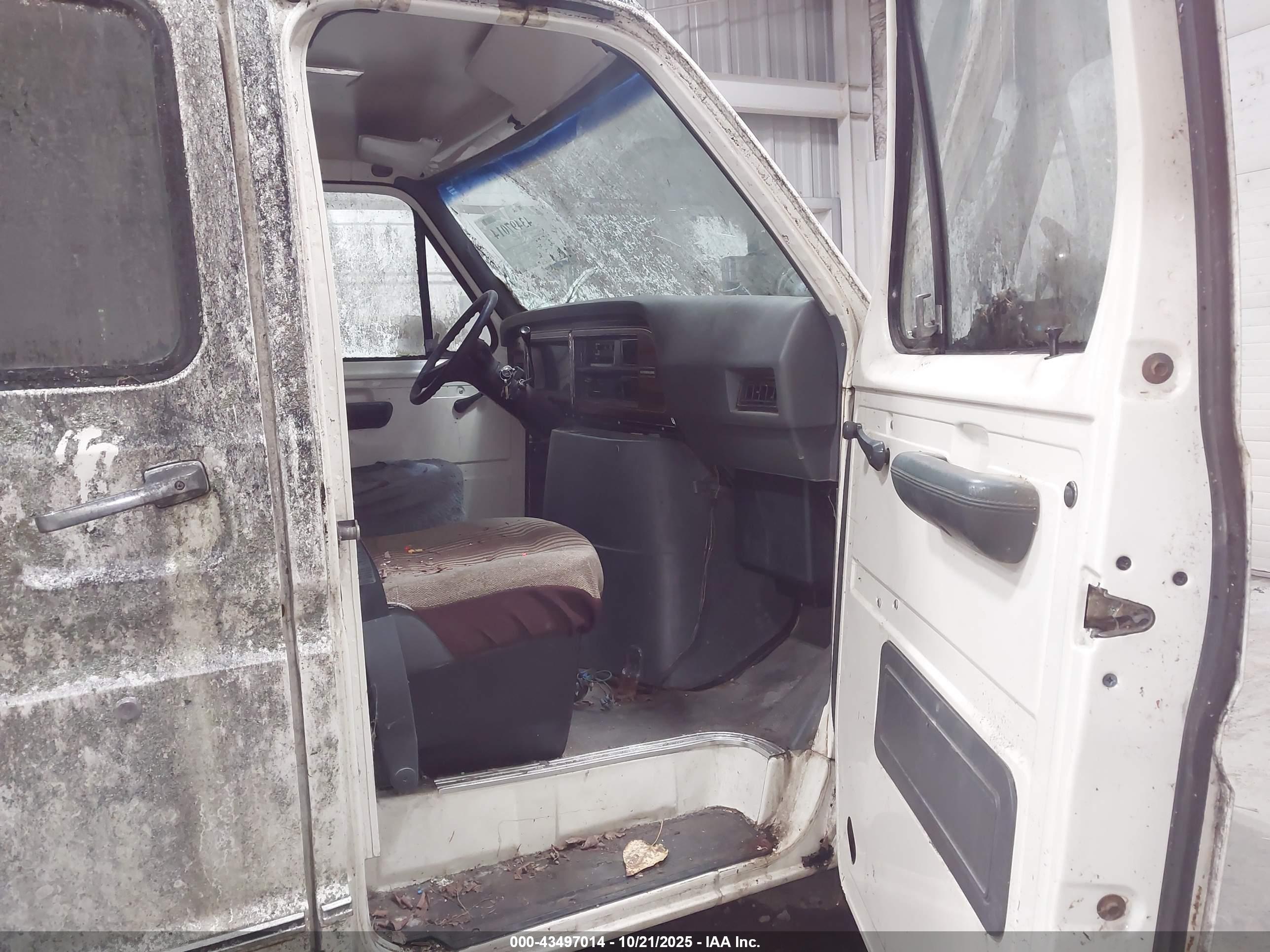 FORD ECONOLINE image 5