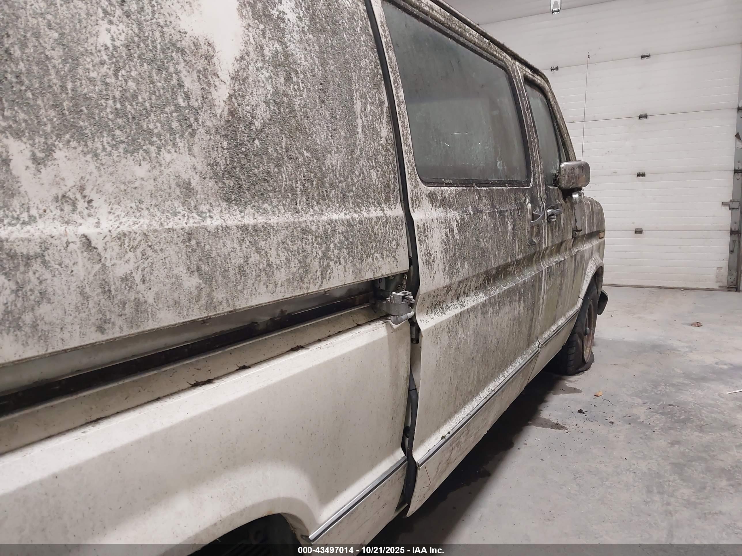 FORD ECONOLINE image 6