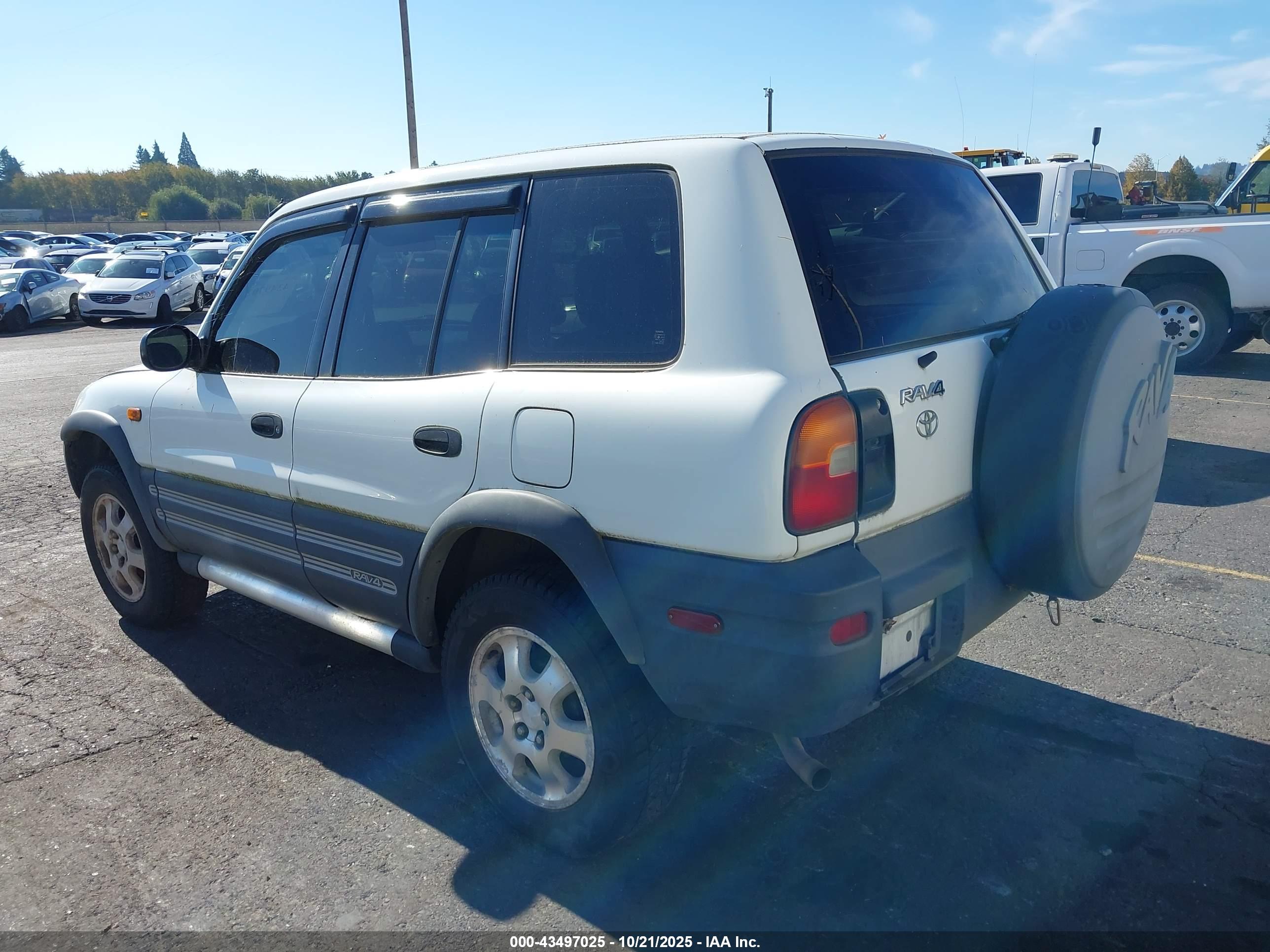 TOYOTA RAV4 image 3