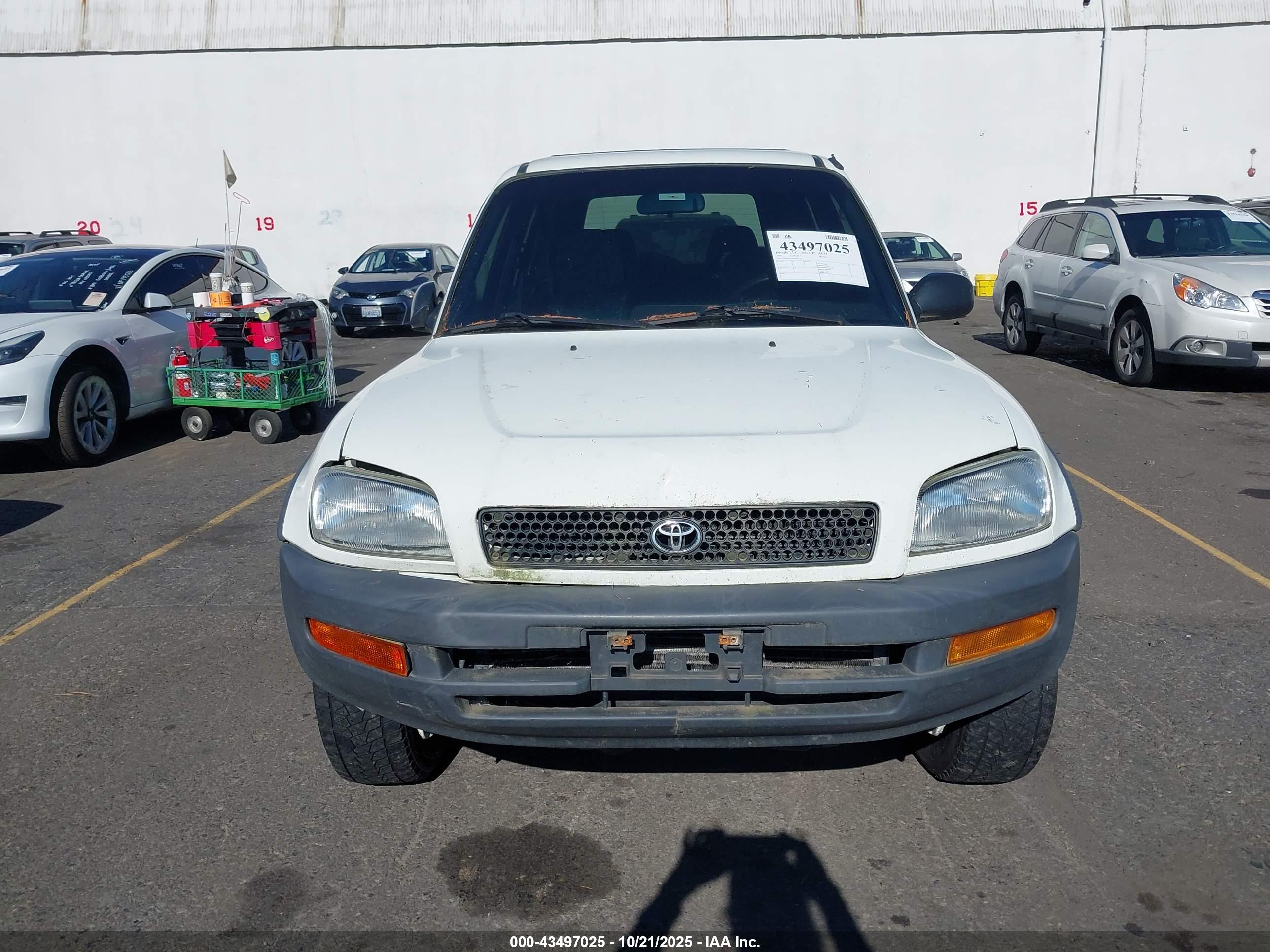 TOYOTA RAV4 image 6