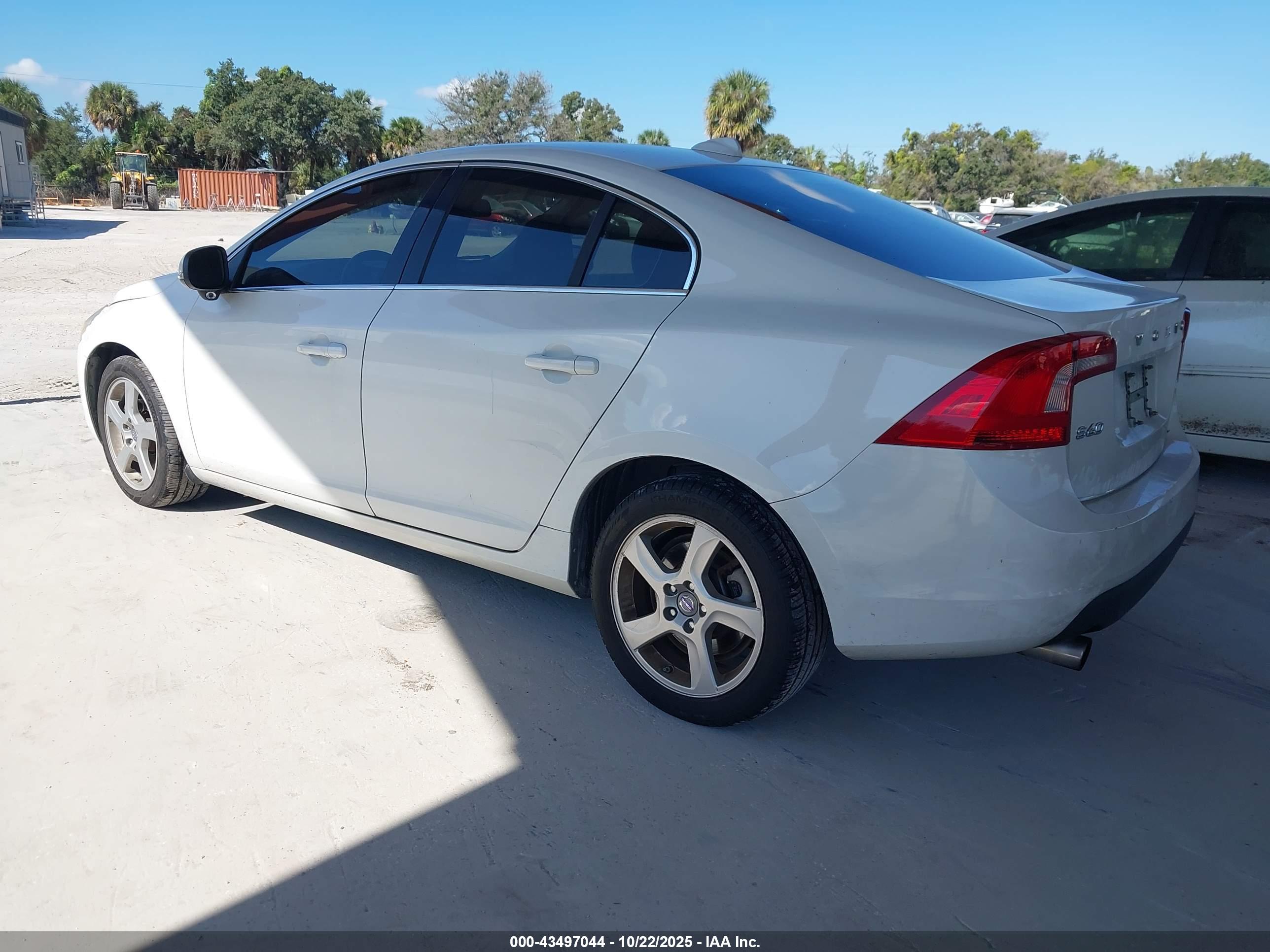 VOLVO S60 image 3
