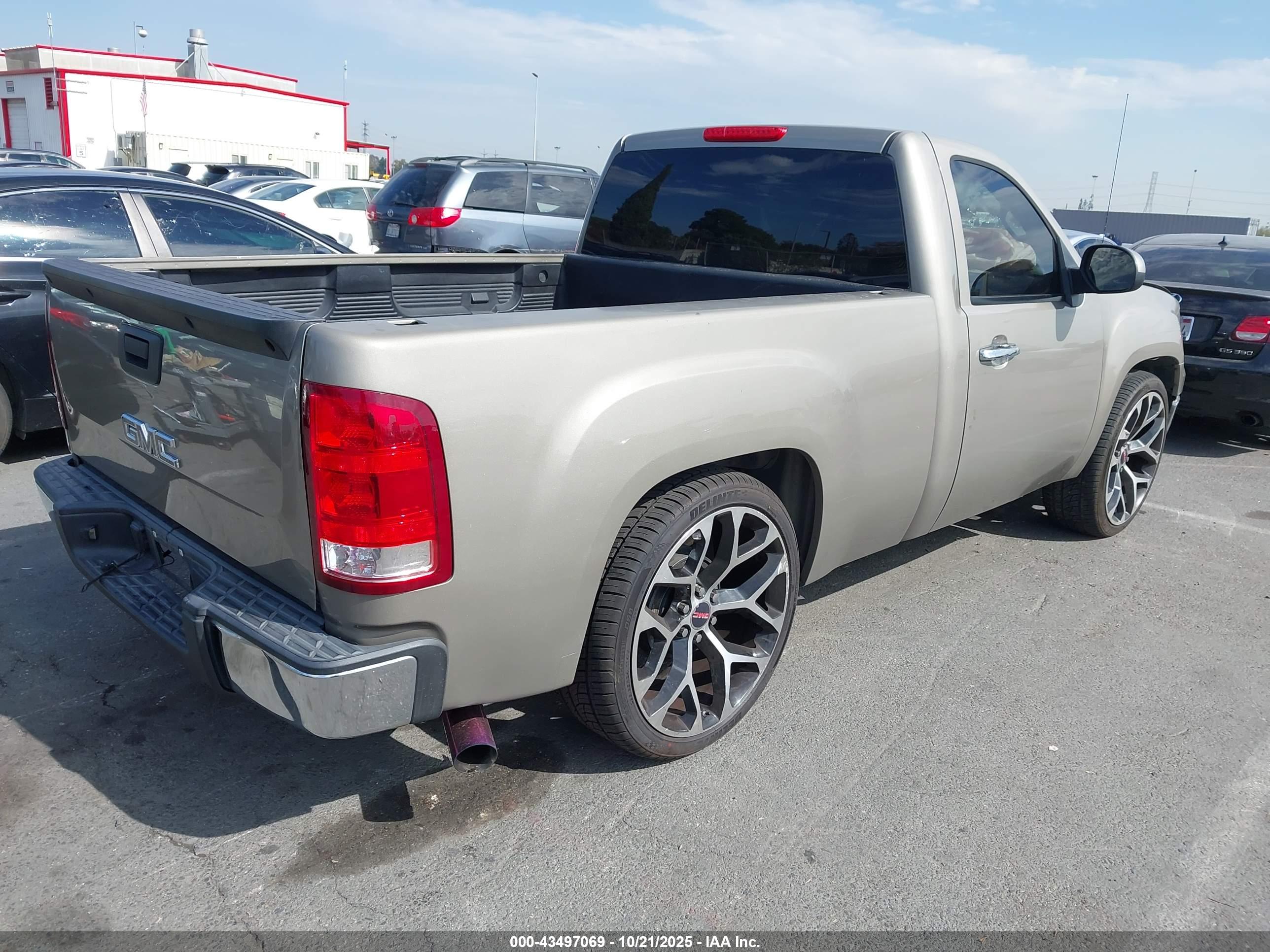 GMC SIERRA image 4