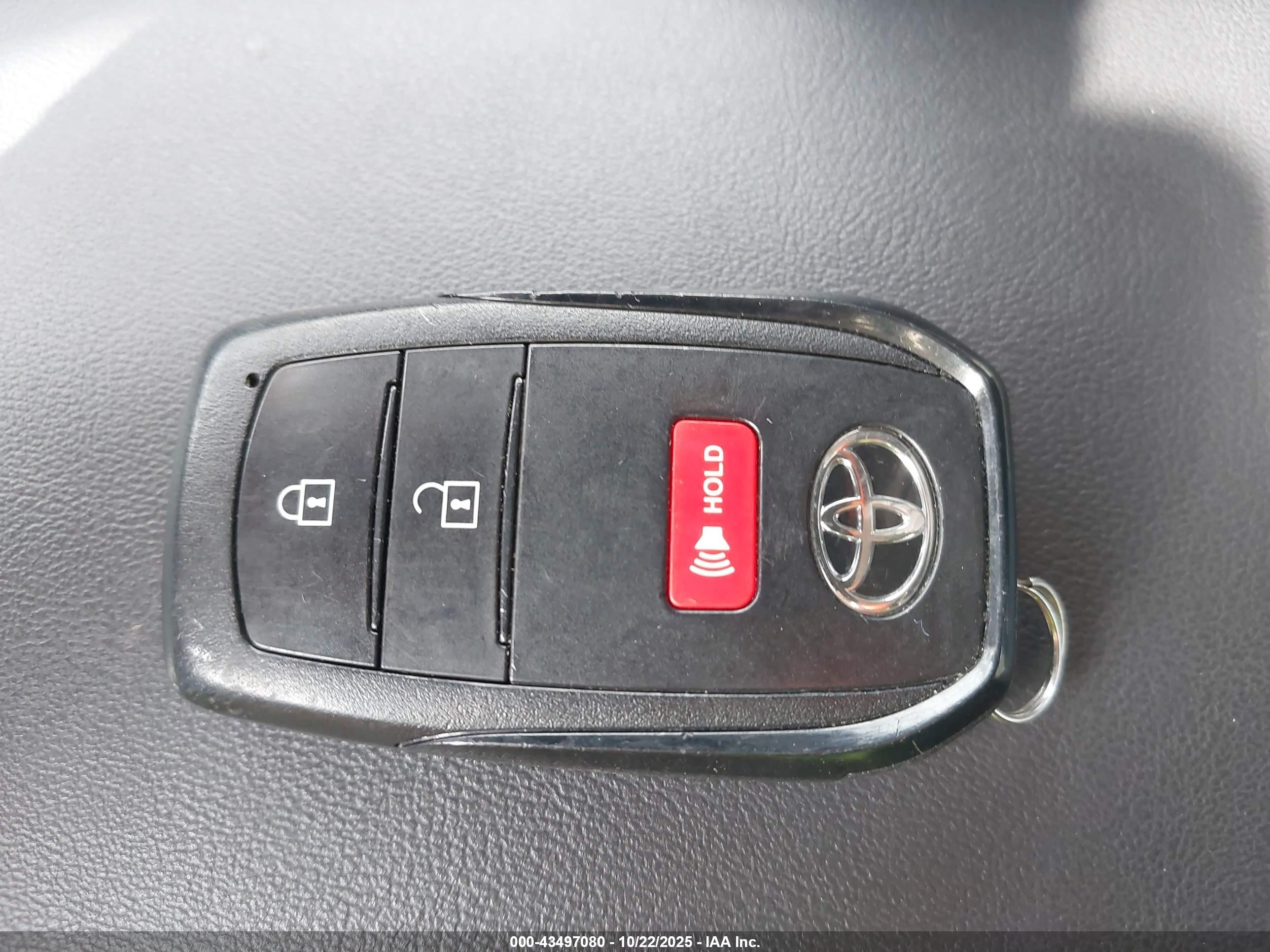 TOYOTA PRIUS image 11