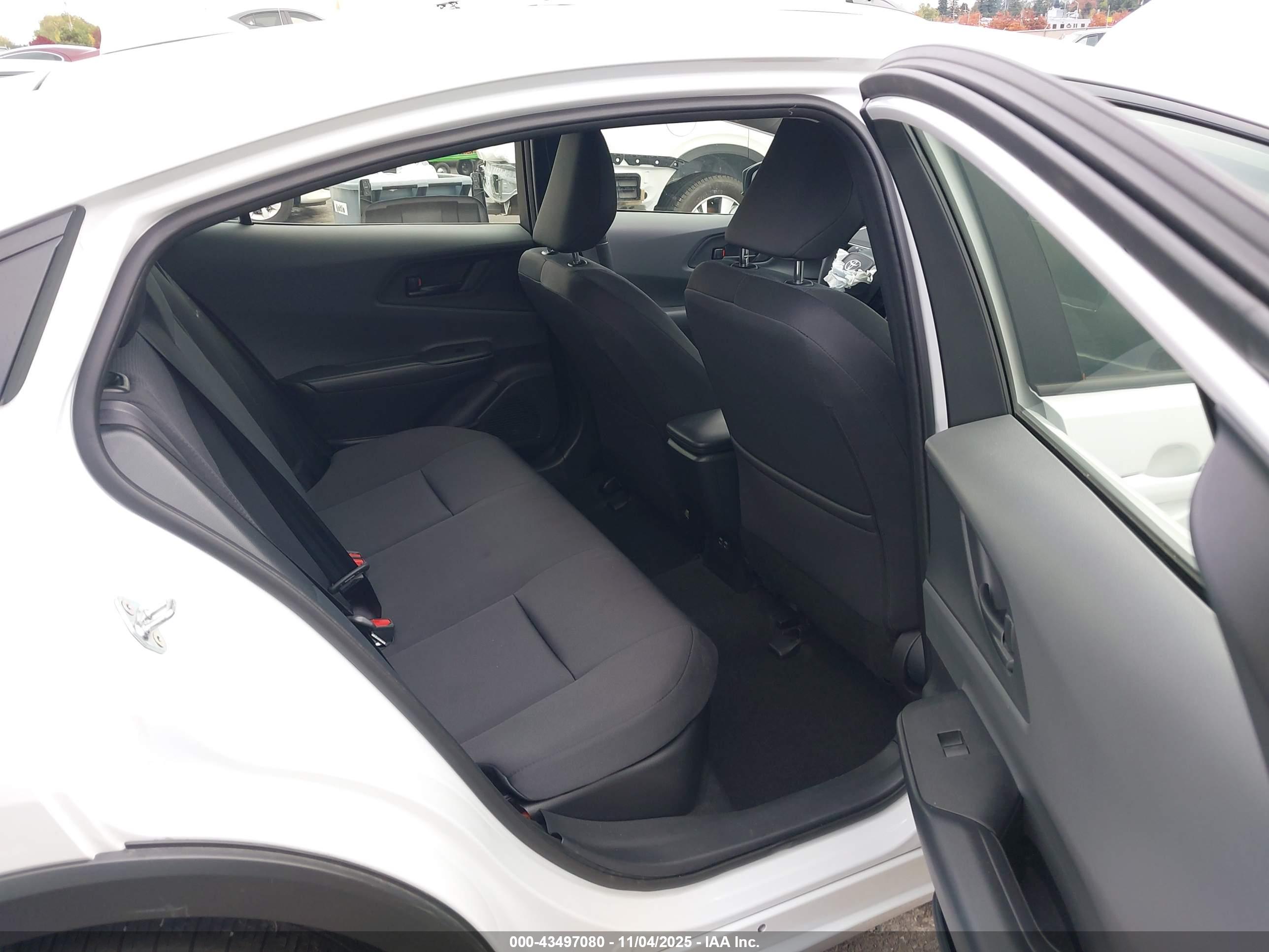 TOYOTA PRIUS image 8